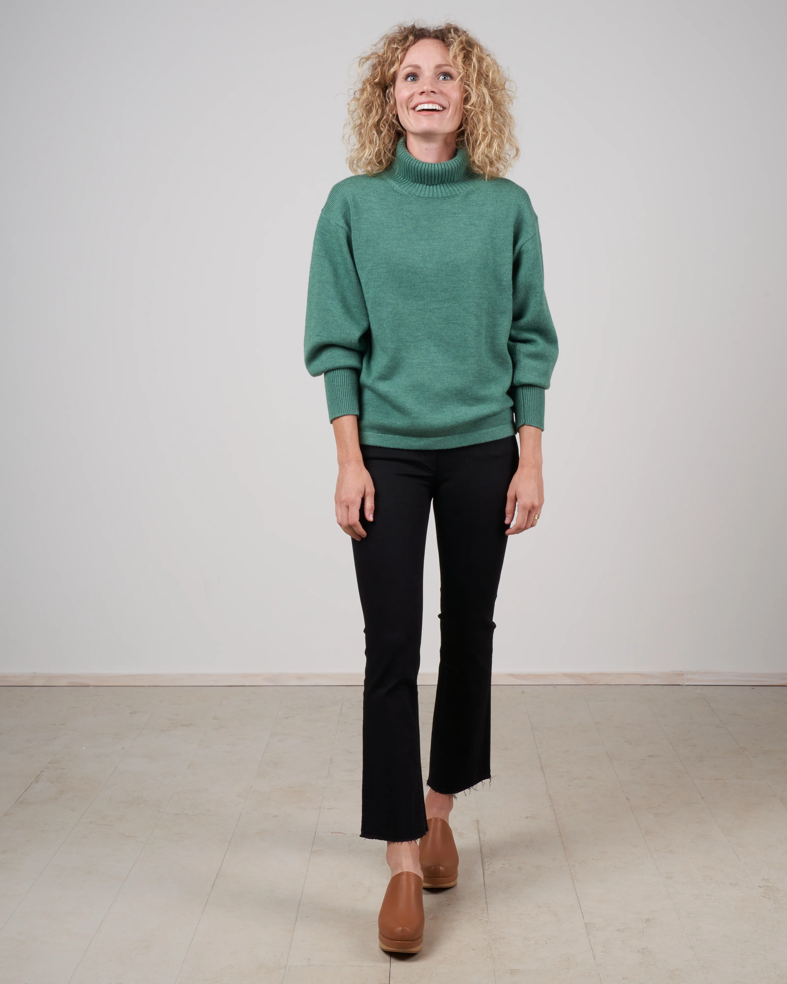 w25 boot crop with raw hem - black tear - Image 2