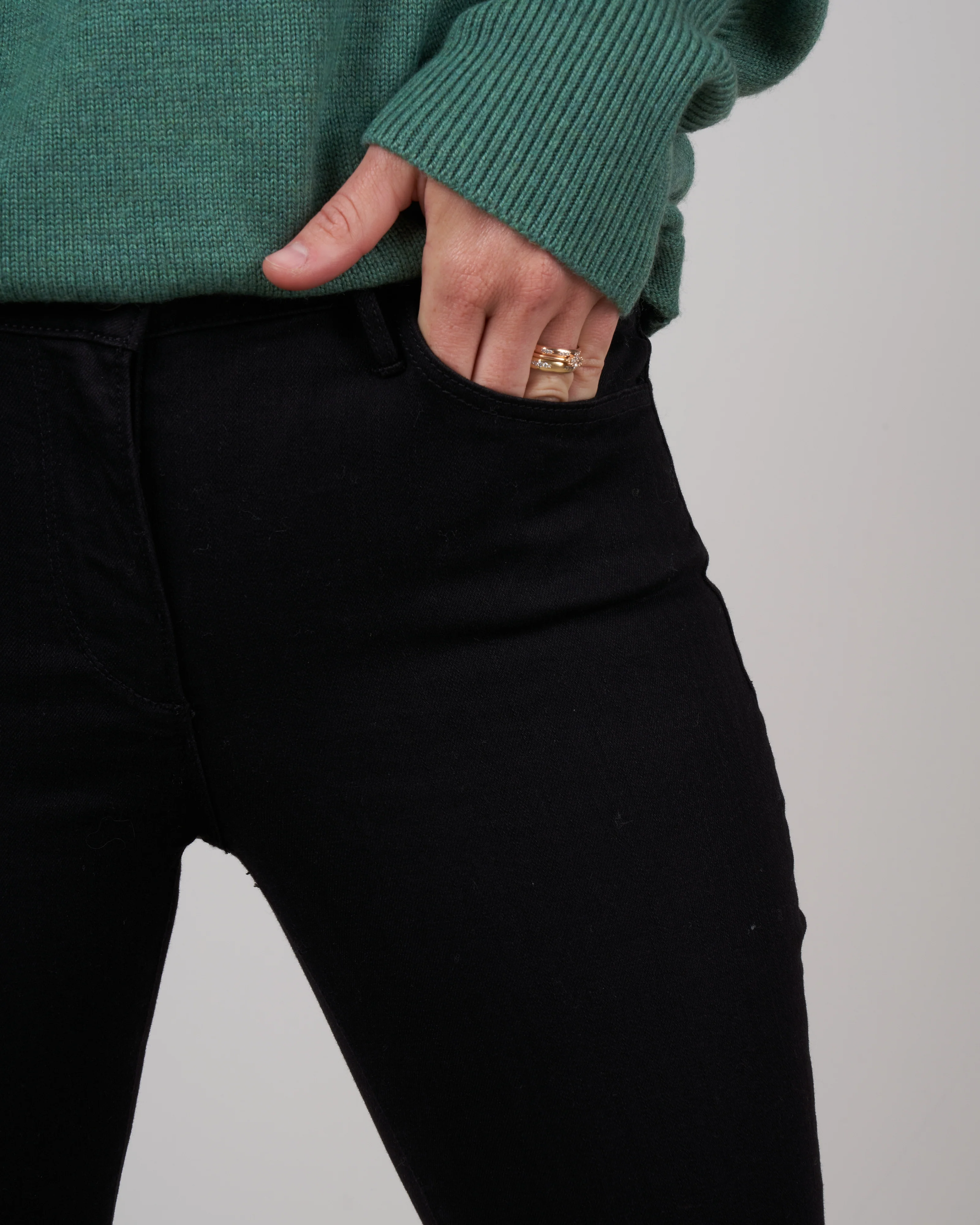 w25 boot crop with raw hem - black tear - Image 5
