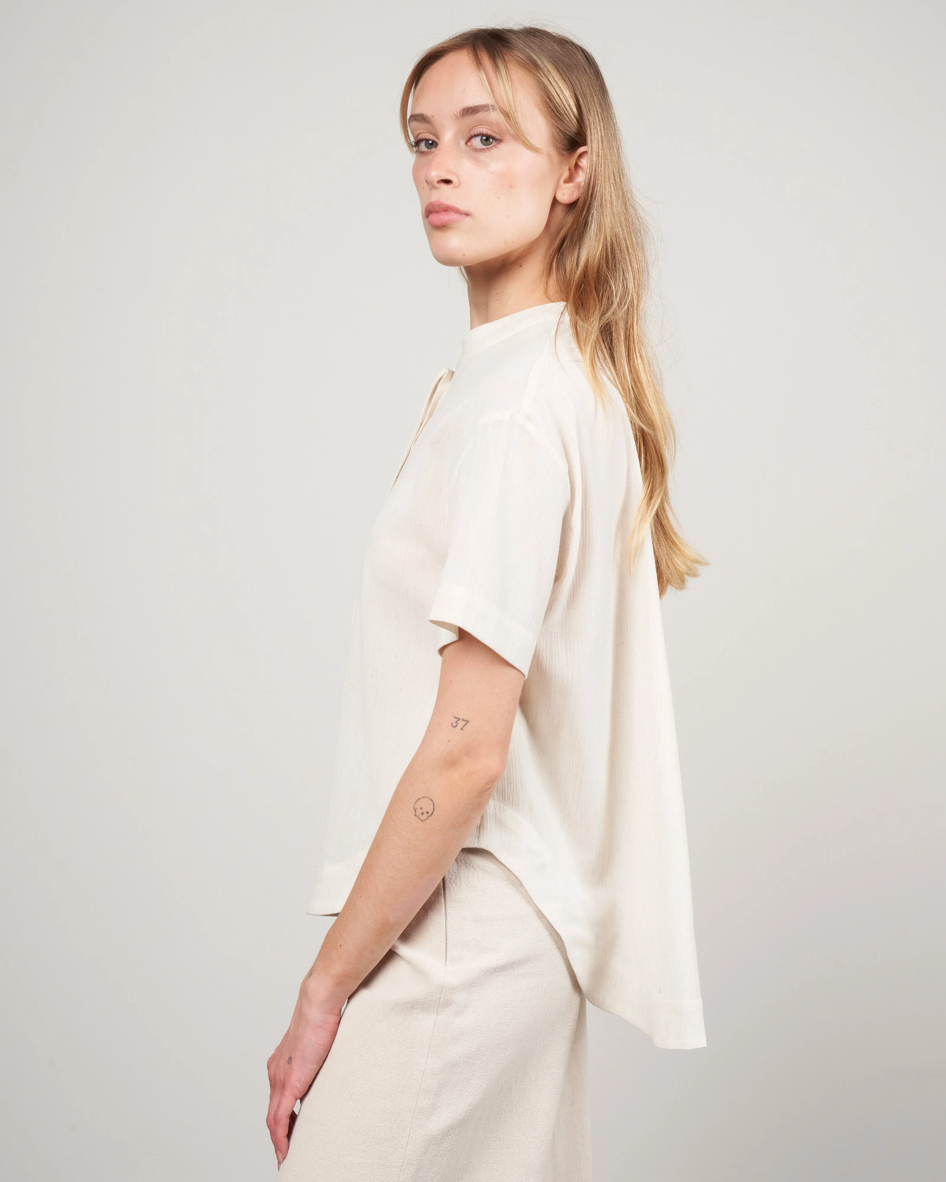 cap sleeve button down - cream crinkle - Image 3