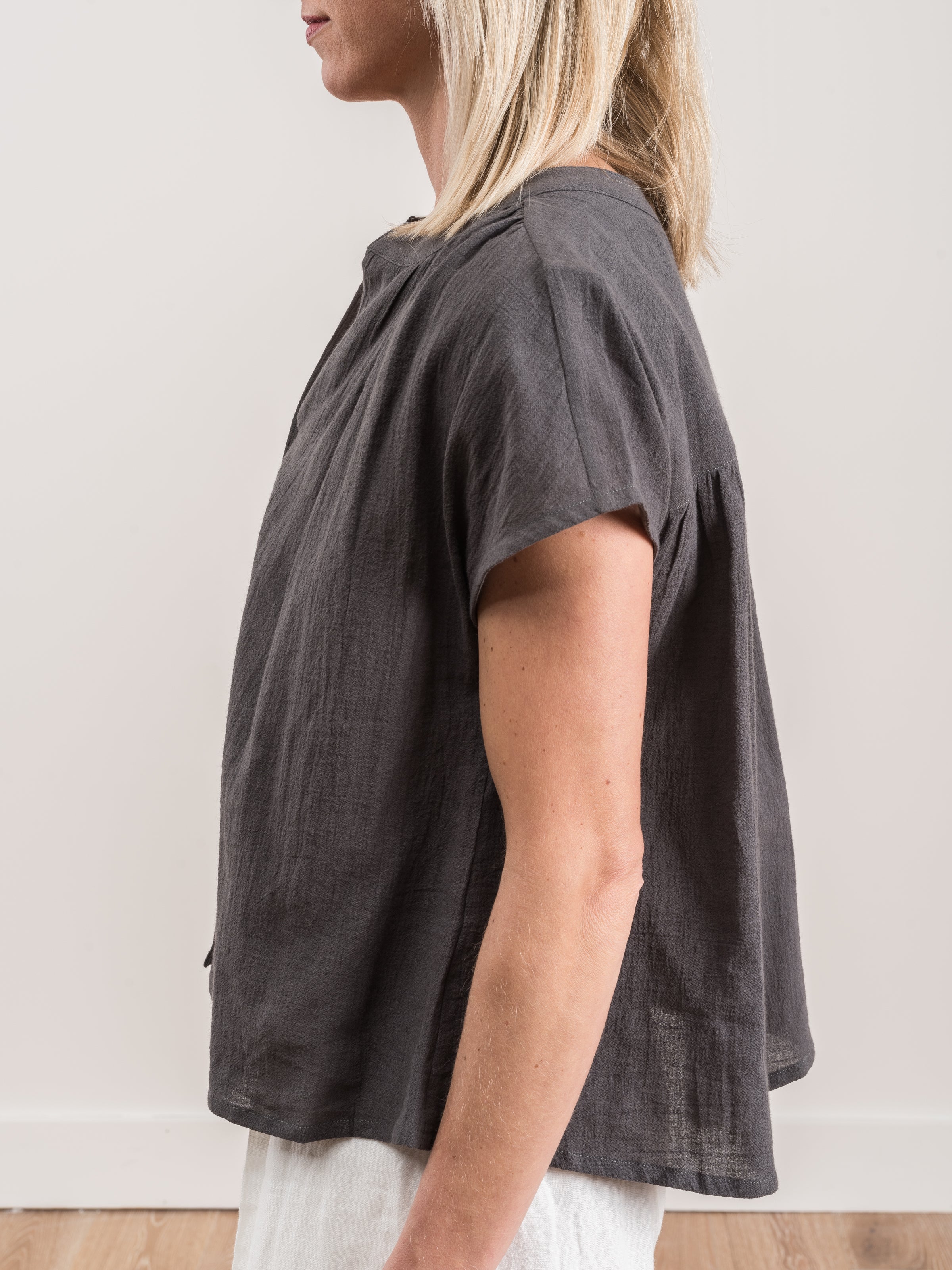 cap sleeve top - gray - Image 3