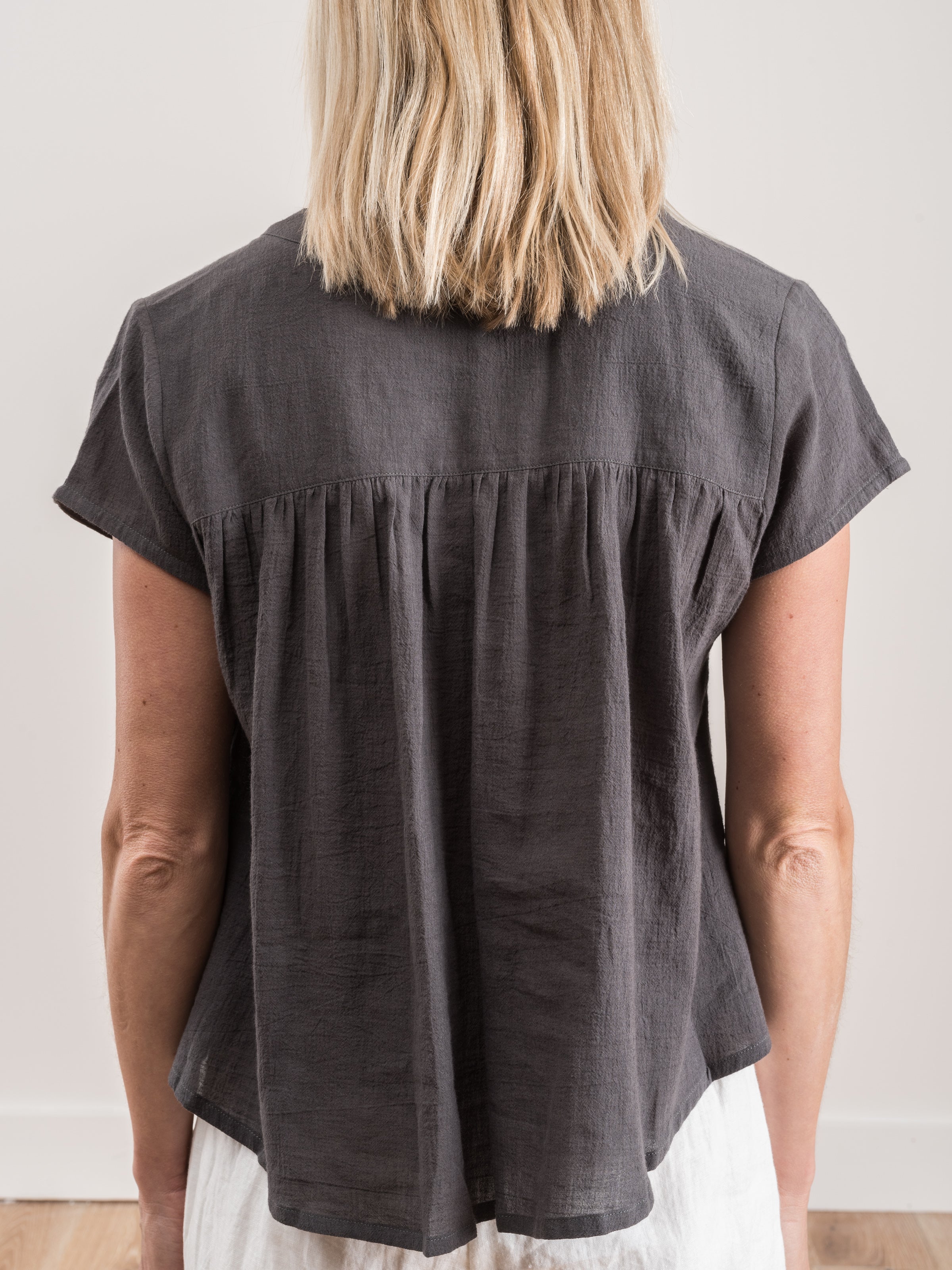 cap sleeve top - gray - Image 4