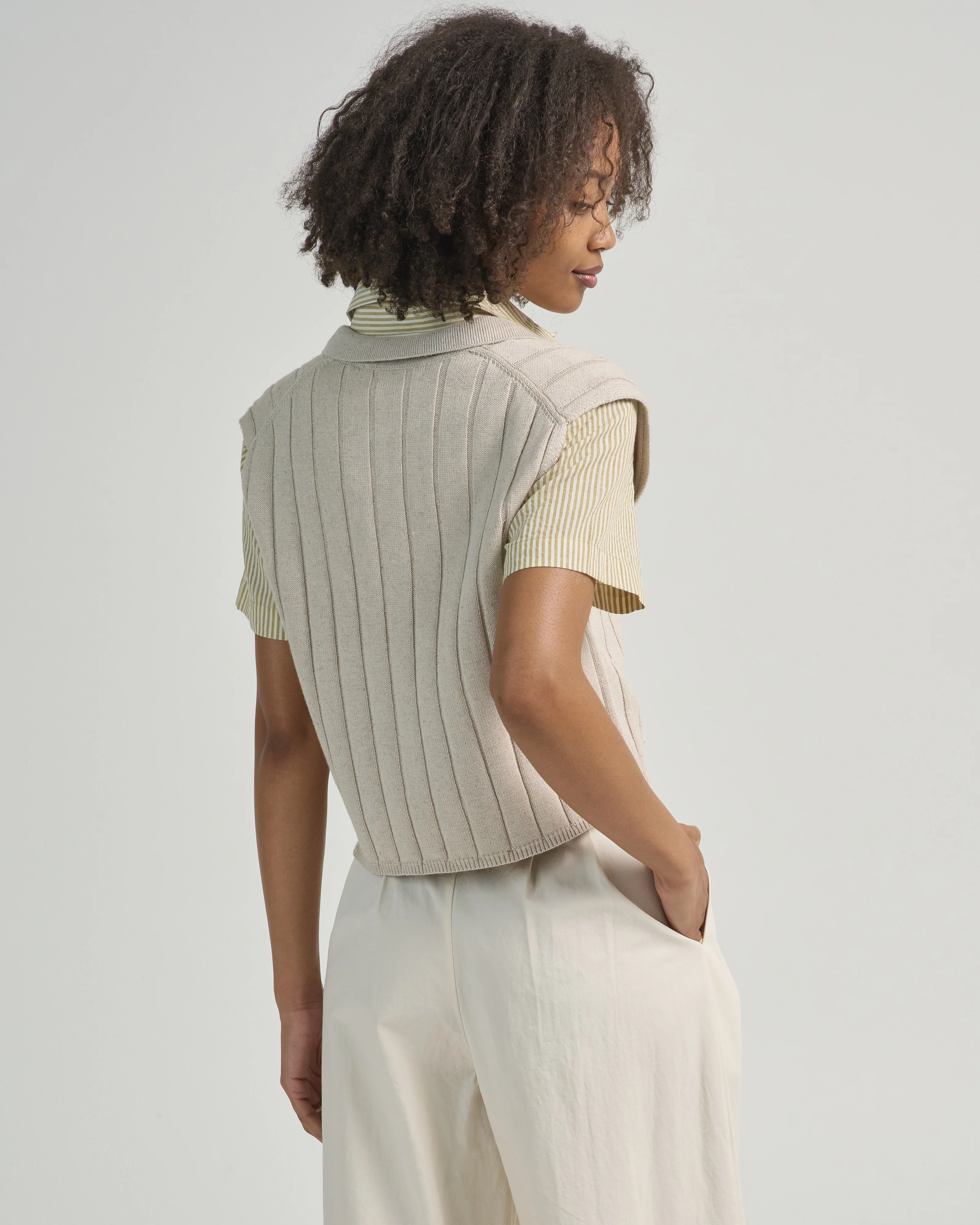 collared knit vest - Image 4