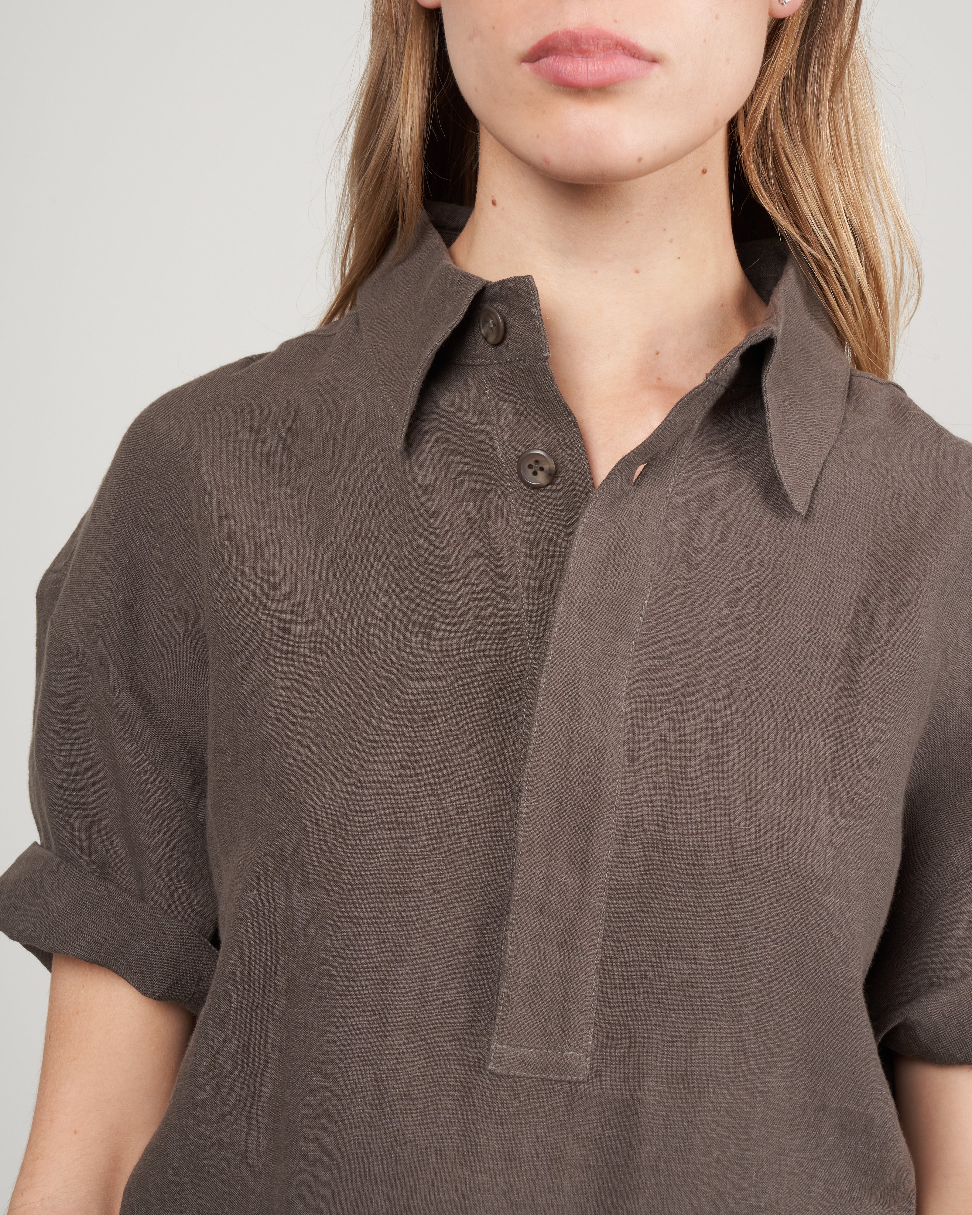 linen polo shirt - dark oak - Image 5