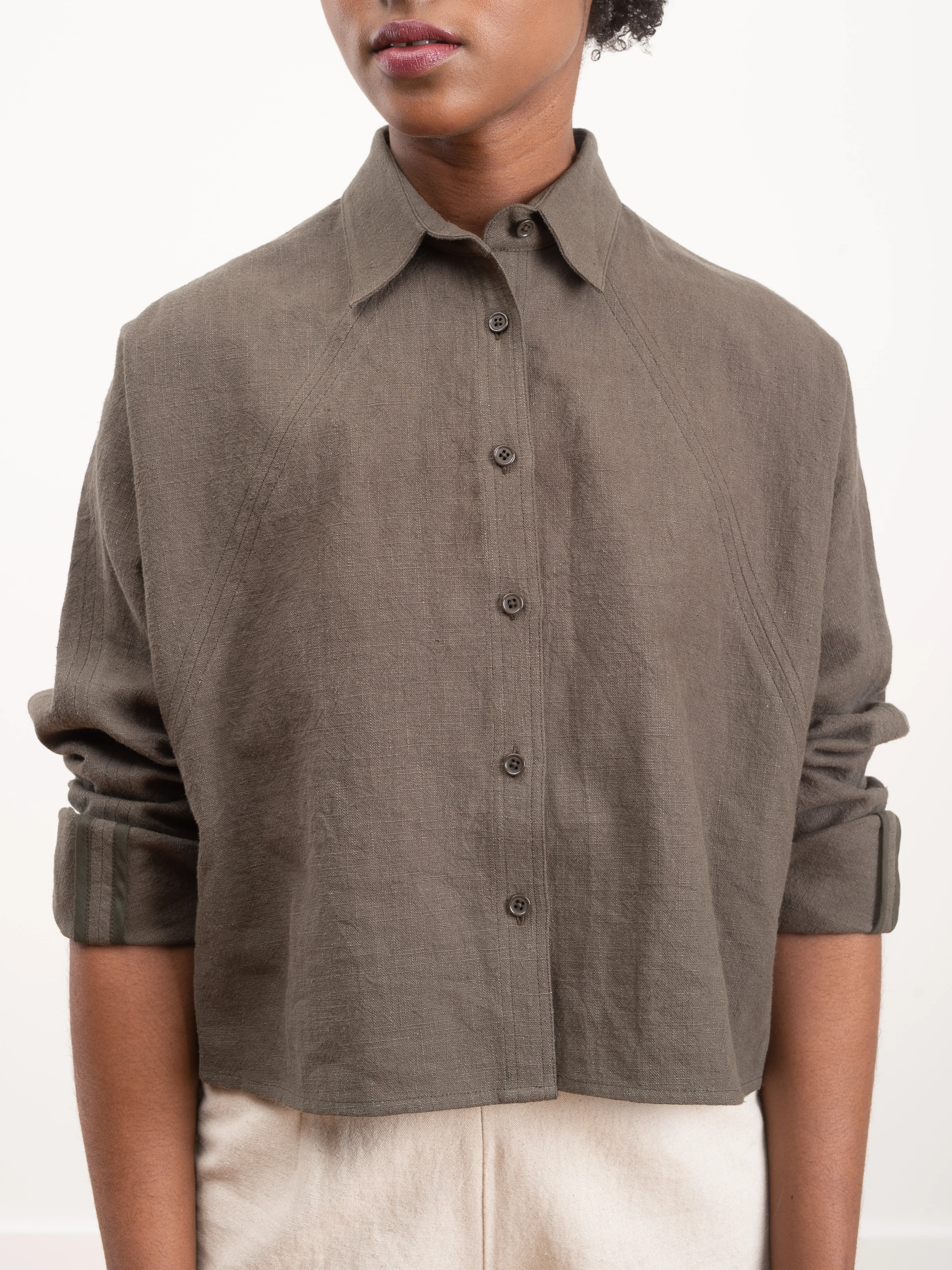 signature 3/4 crop shirt - olive - Image 2