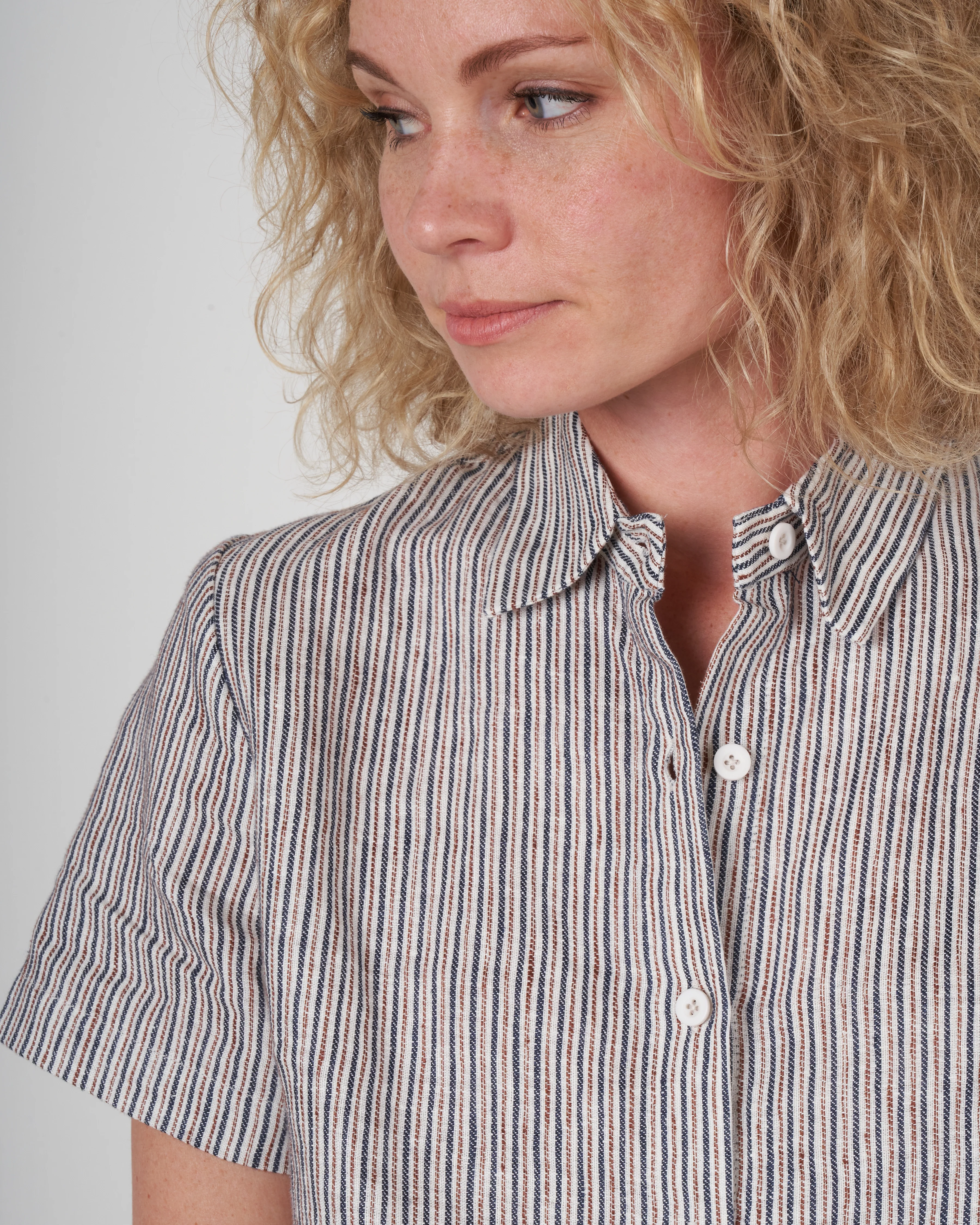 striped cropped button down shirt - pinstripes - Image 4