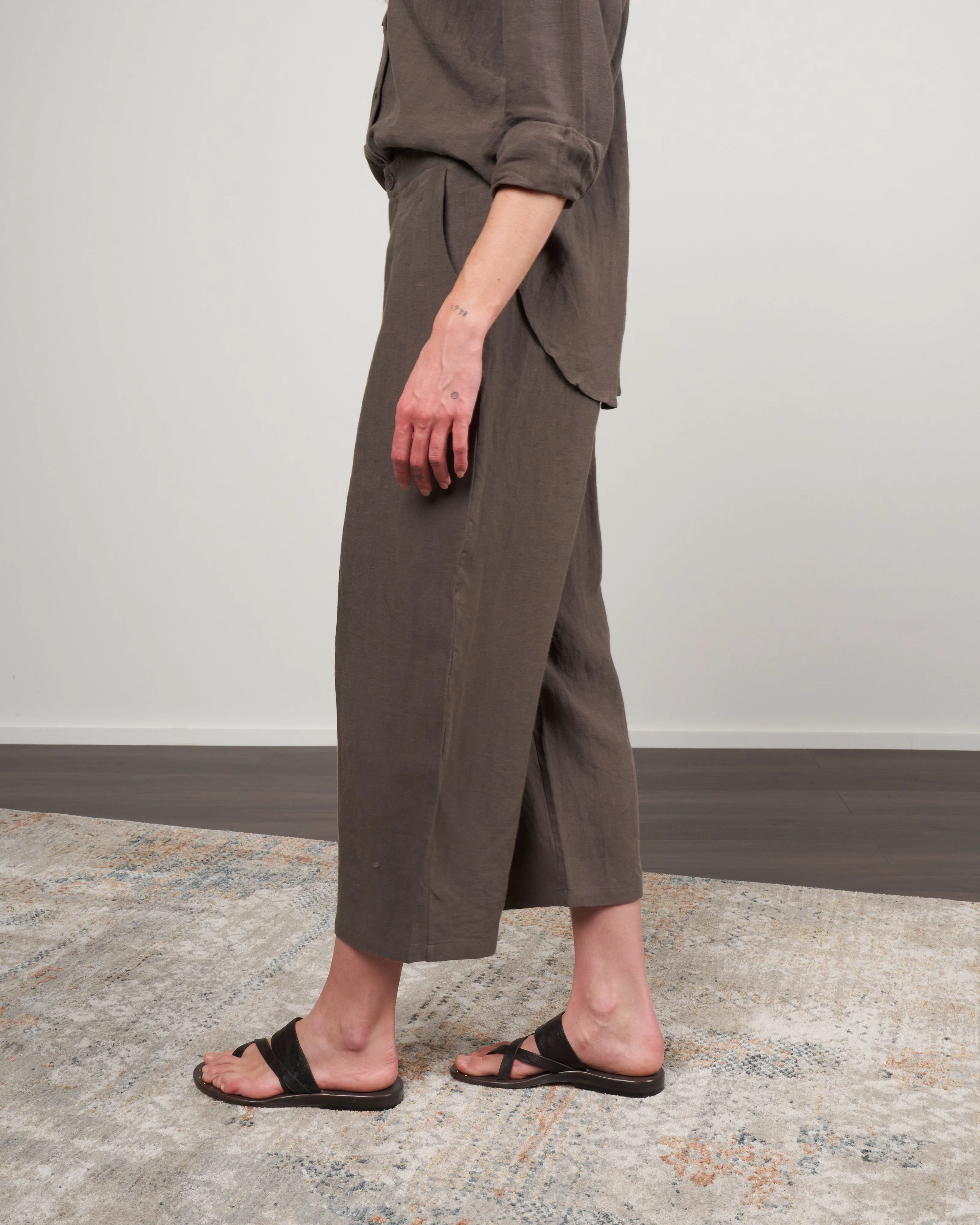summer pleated trouser - dark oak - Image 3