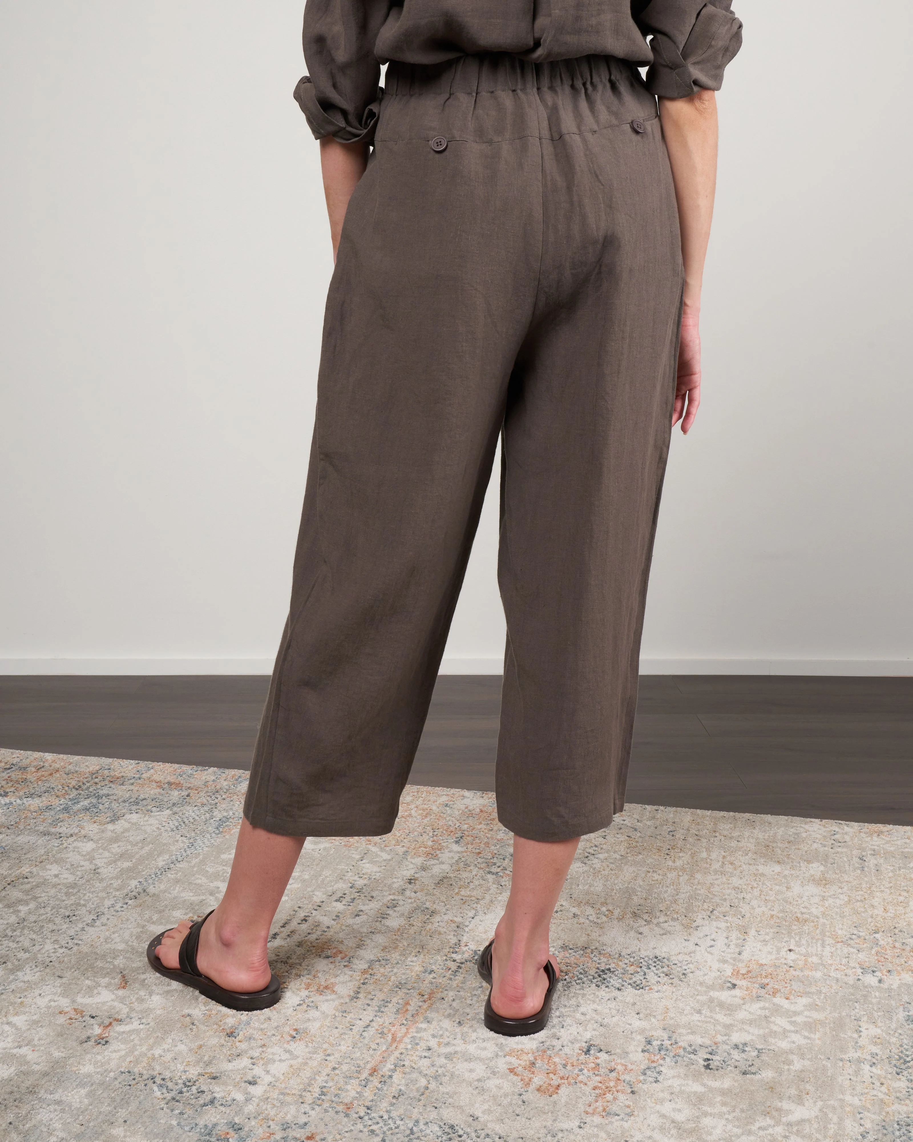 summer pleated trouser - dark oak - Image 4