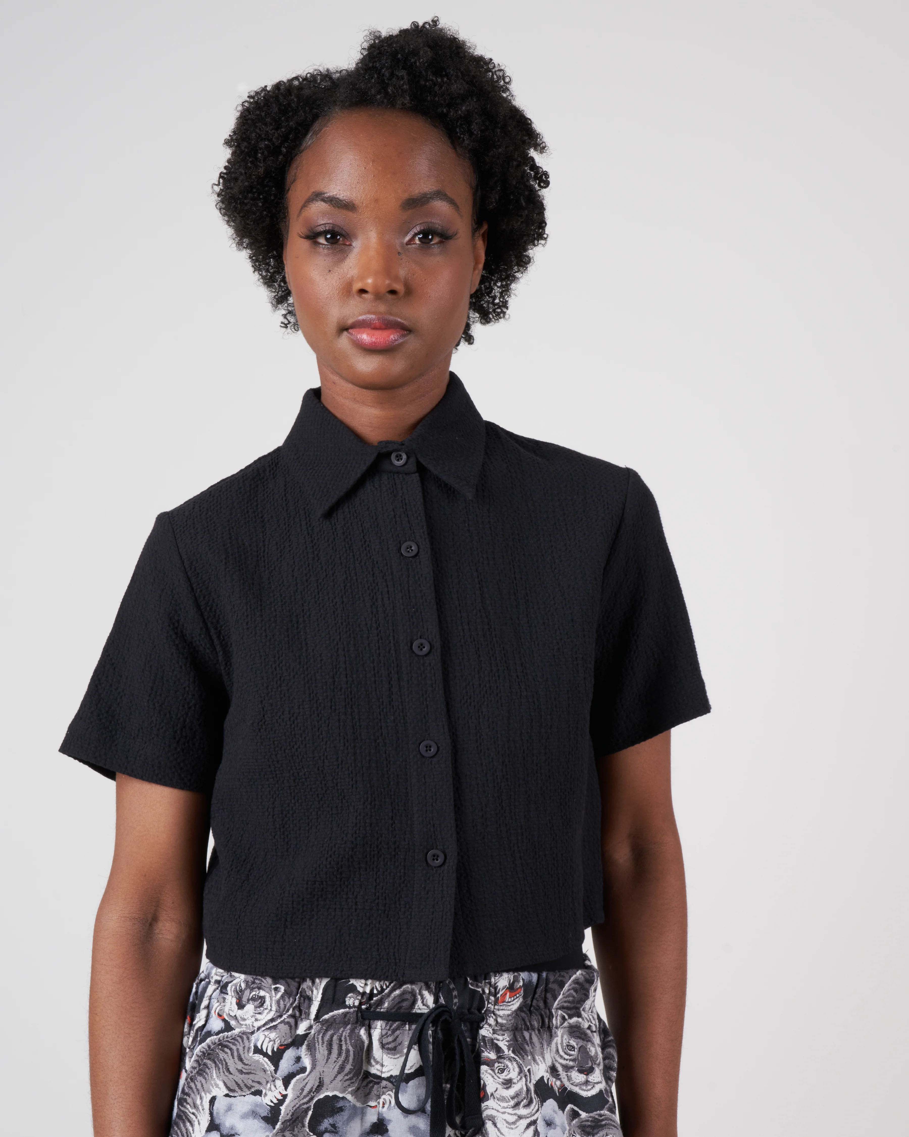 textured cropped button down - black - Image 4