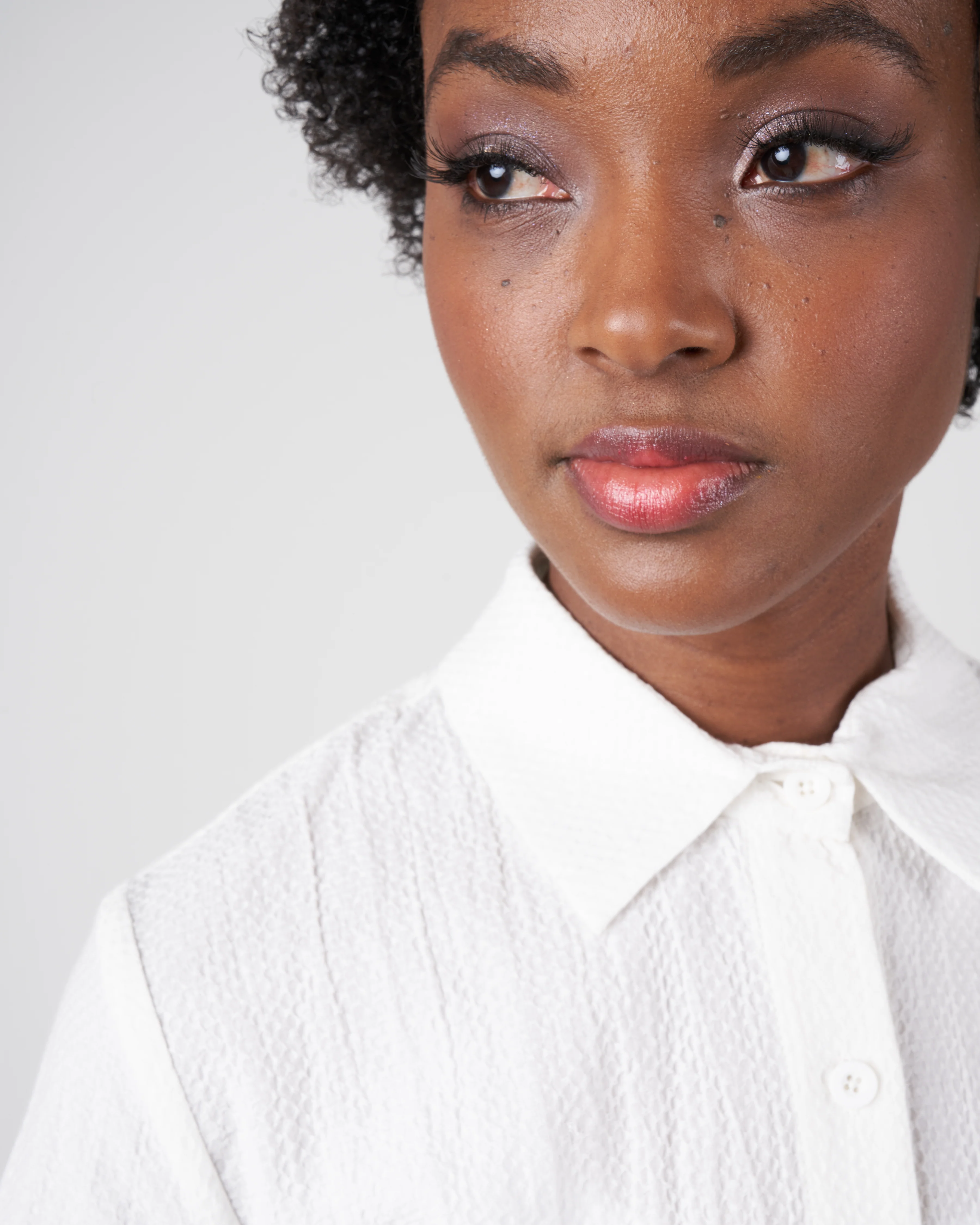 textured cropped button down - off white - Image 4