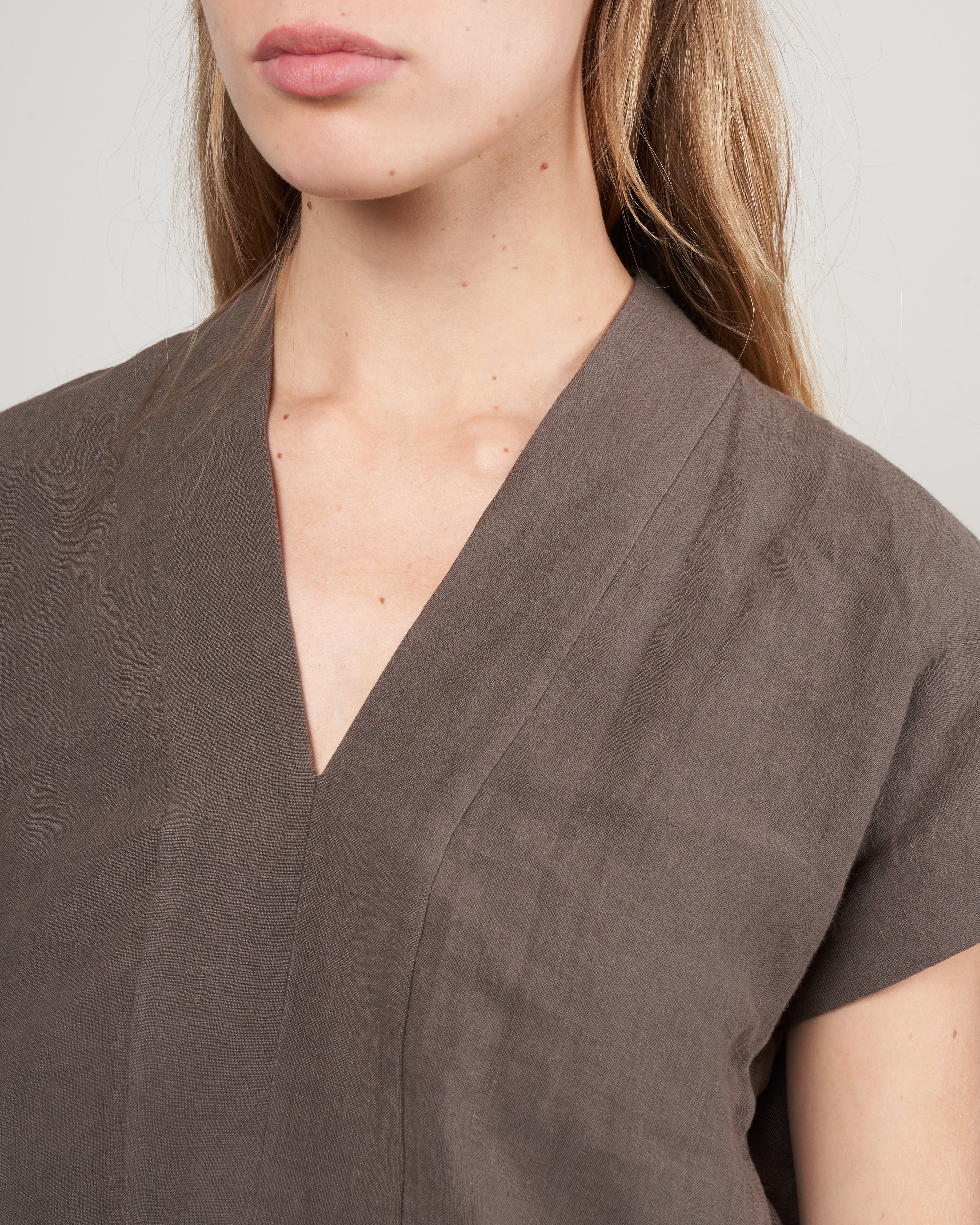 vneck panel top - dark oak - Image 5