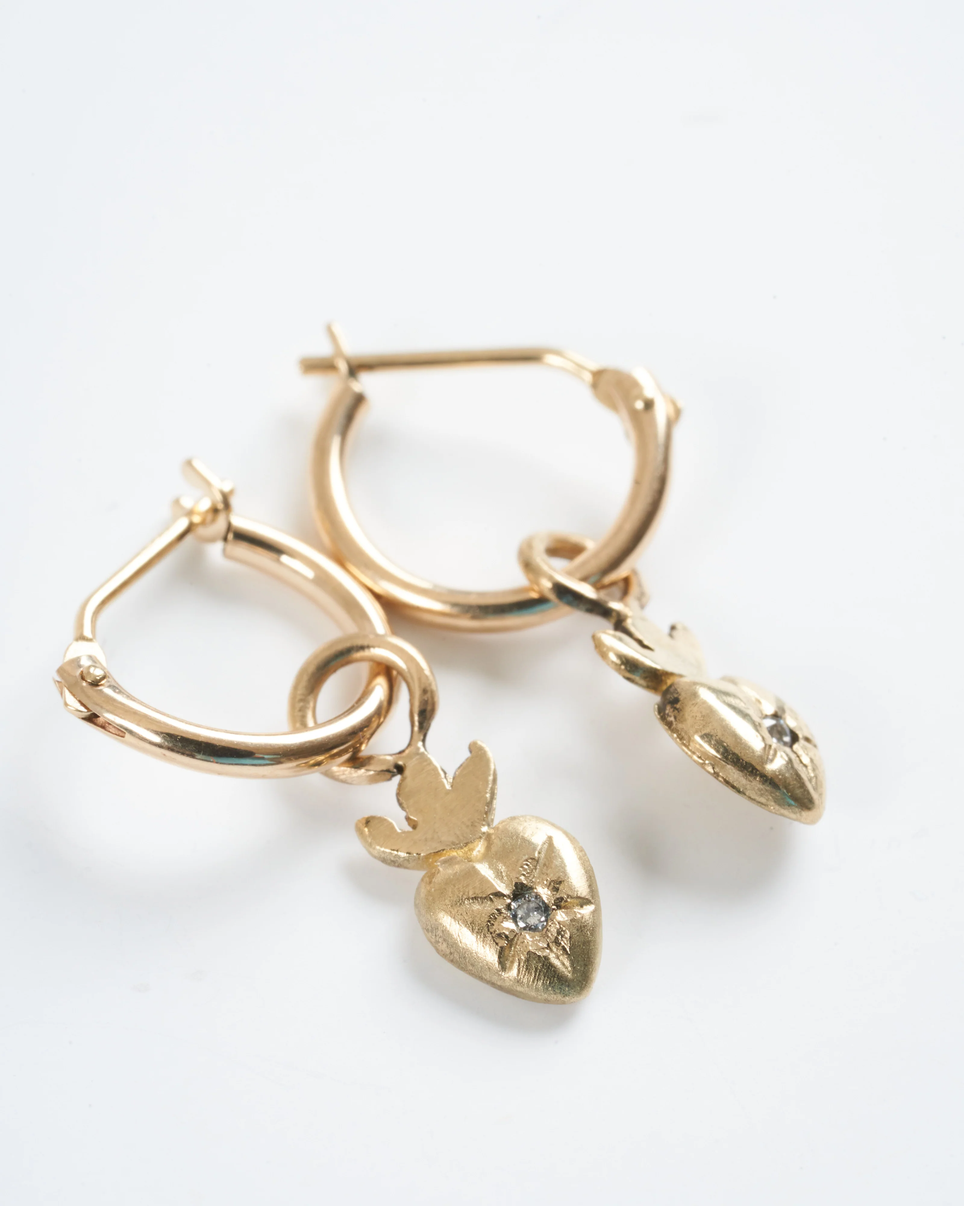 heart huggies - gold - Image 2