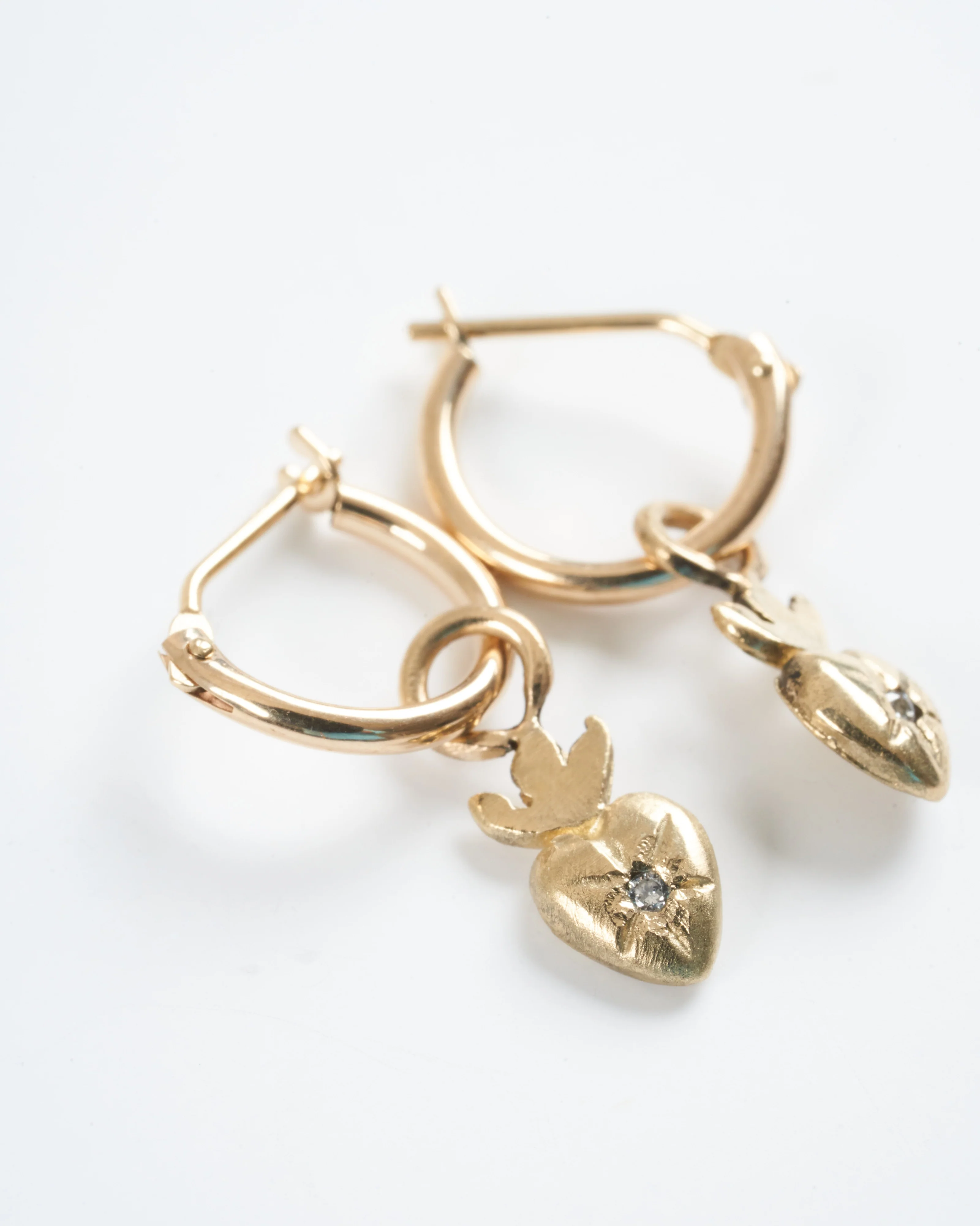 heart huggies - gold - Image 3