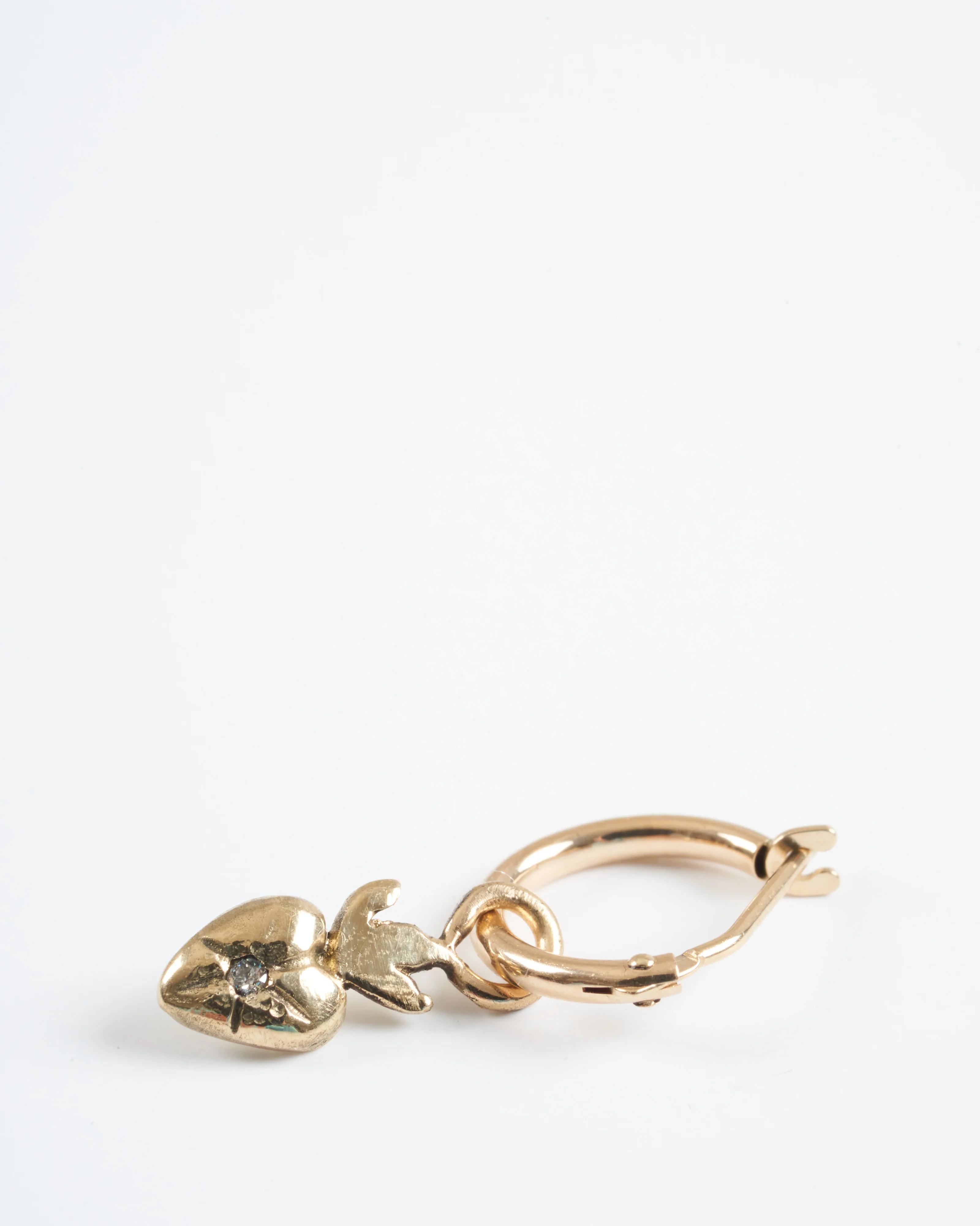 heart huggies - gold - Image 4