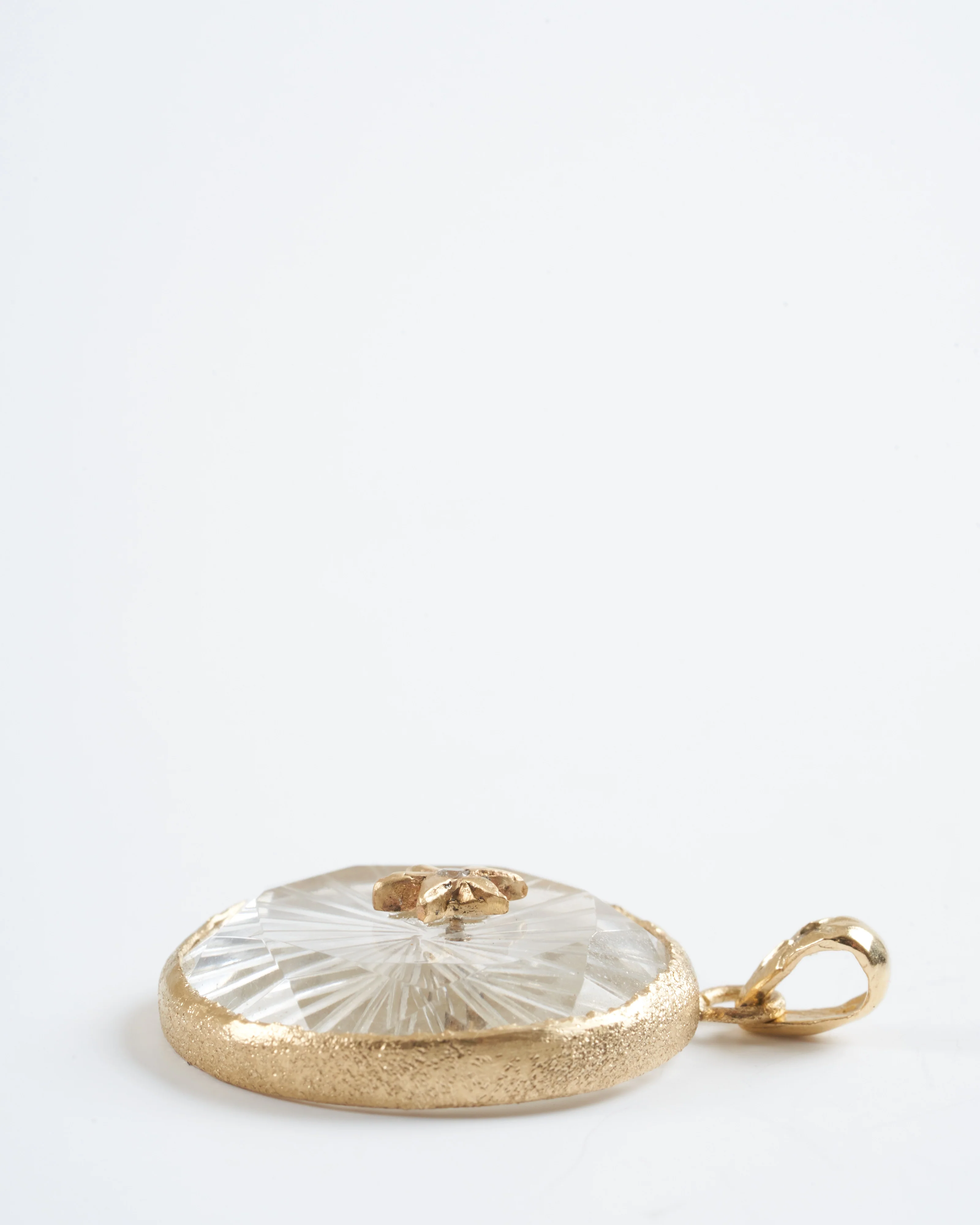 large round north star amulet - gold - Image 3