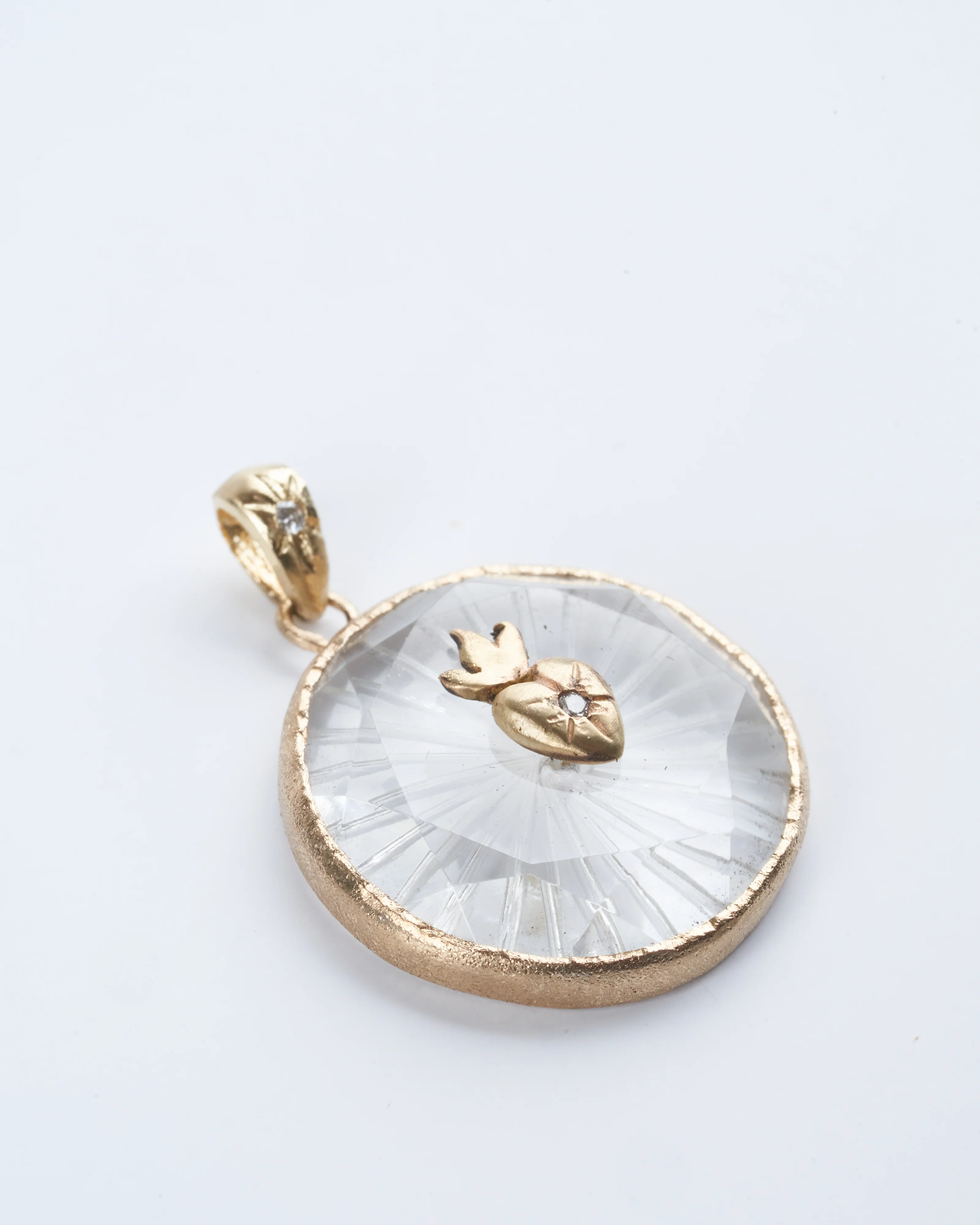 sacred heart large round amulet - 14k yellow gold - Image 2