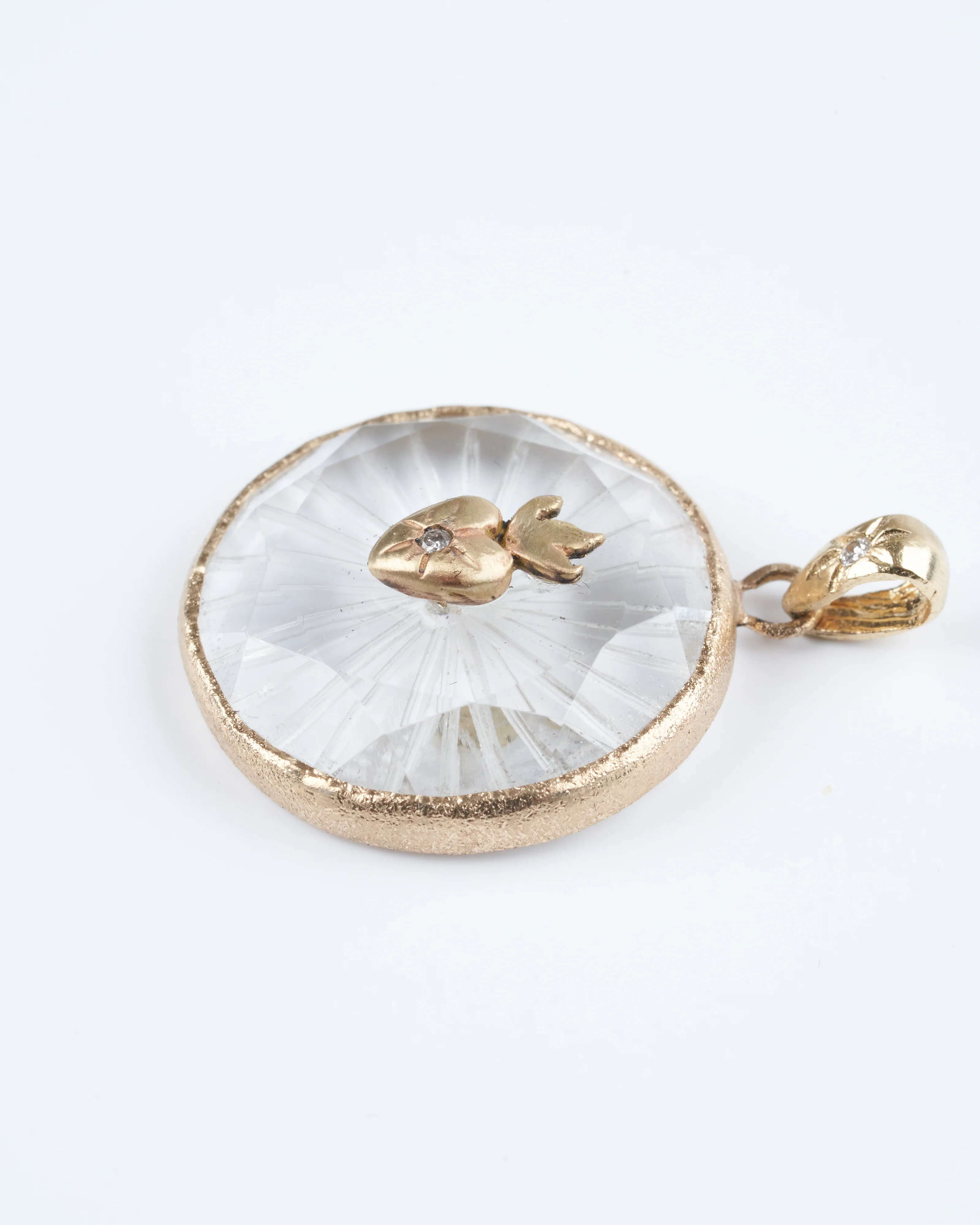 sacred heart large round amulet - 14k yellow gold - Image 3