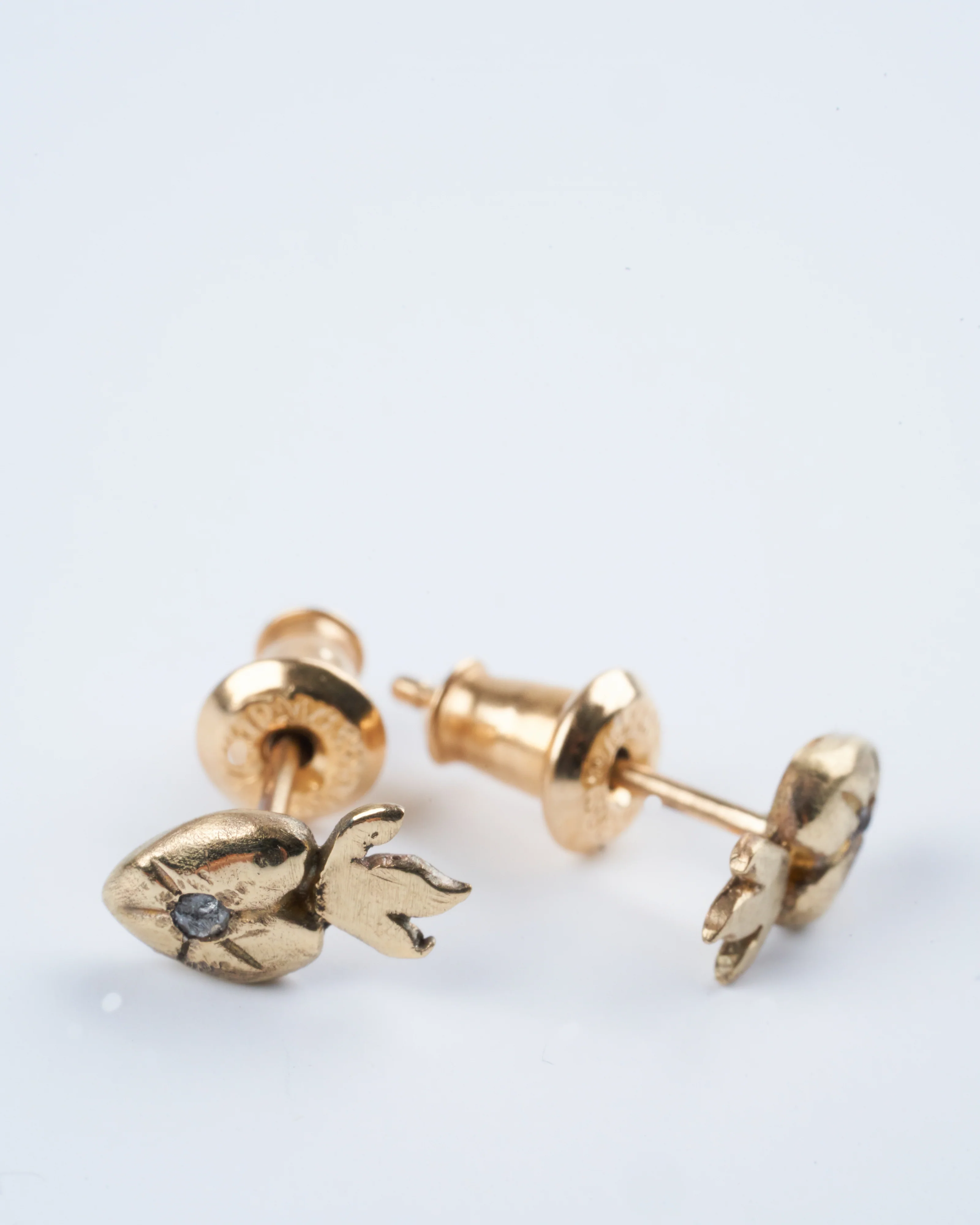 sacred heart studs - 14k yellow gold - Image 3