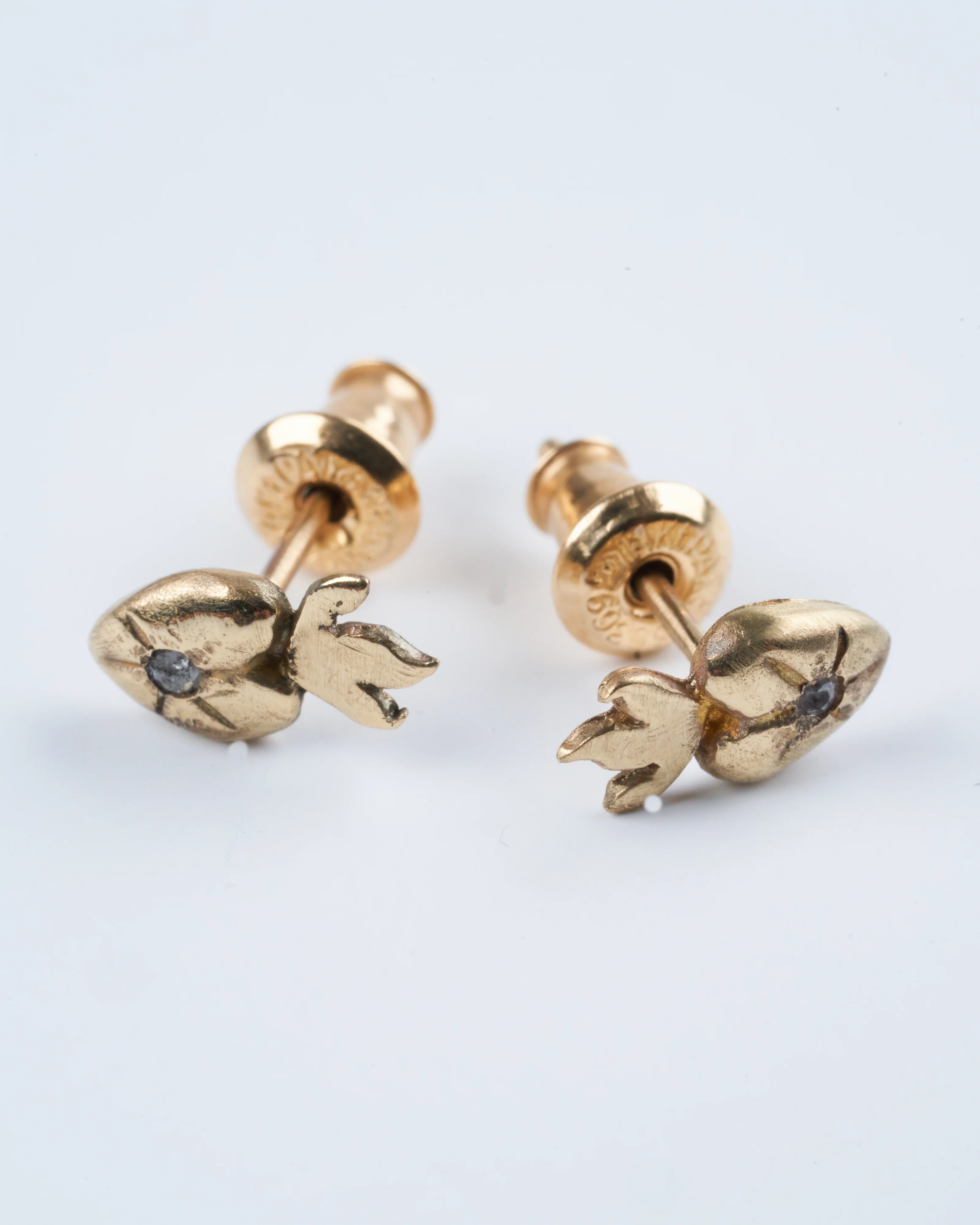 sacred heart studs - 14k yellow gold - Image 4