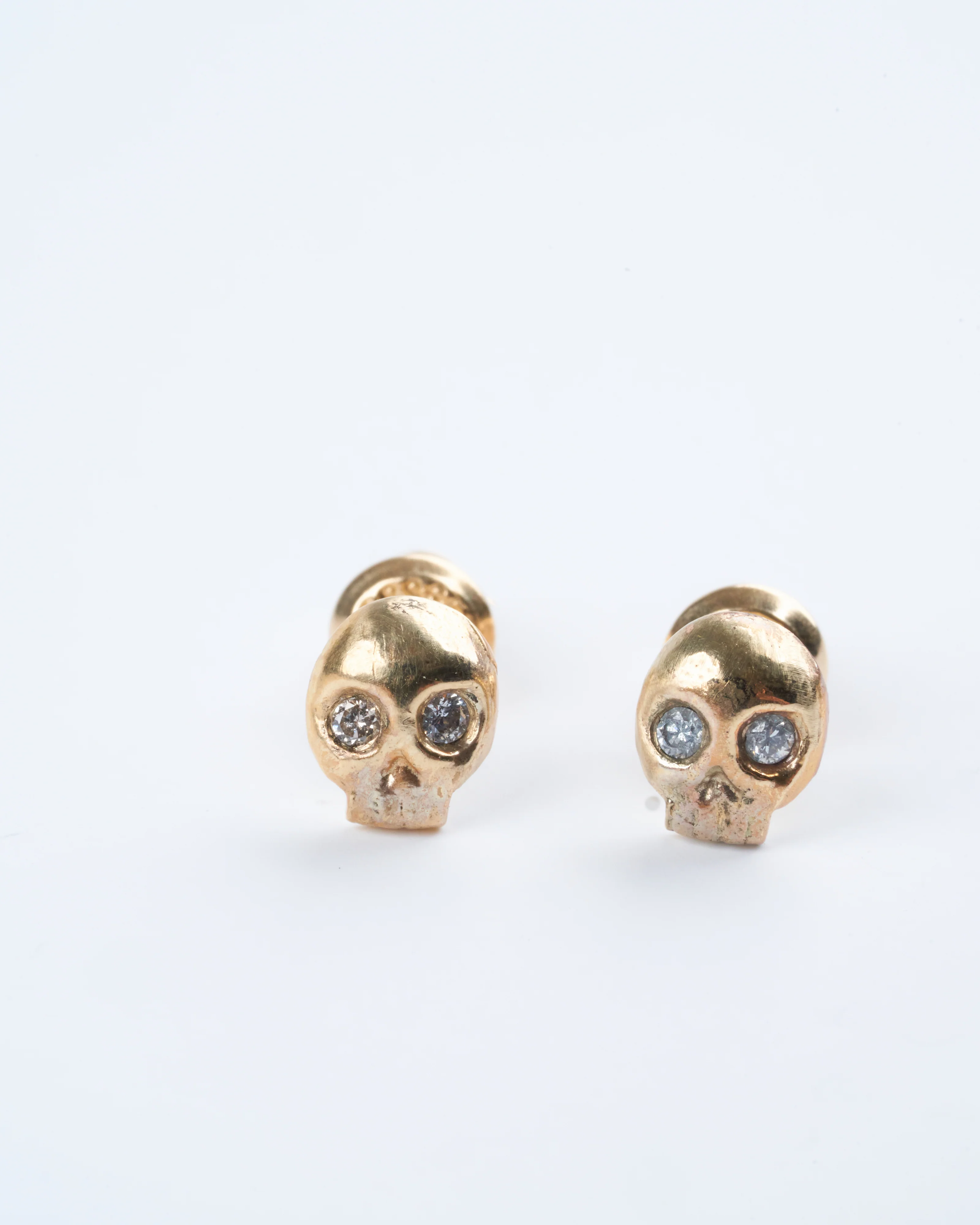 skull amulet studs - 14k yellow gold - Image 3
