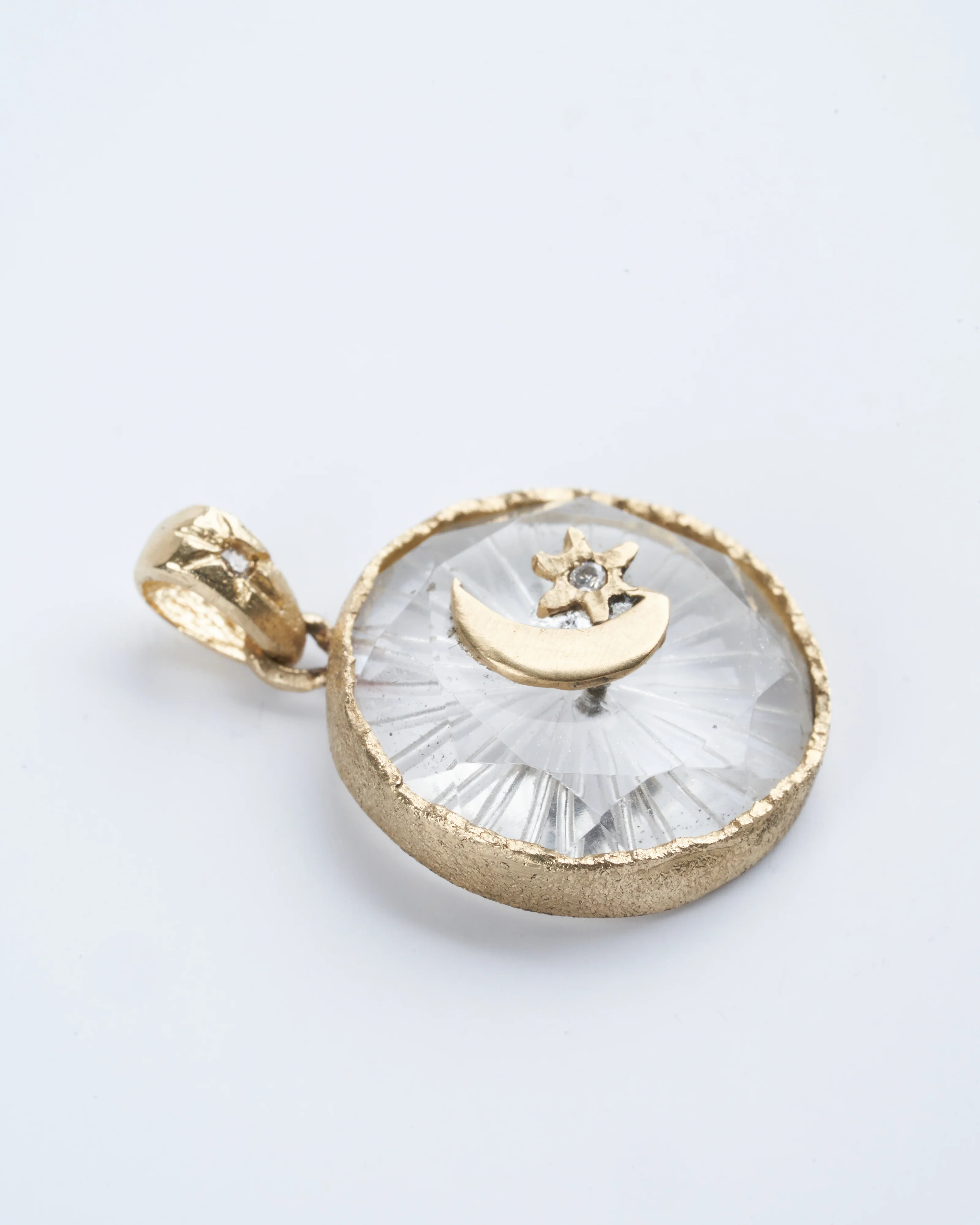 small round crescent star amulet - 14k yellow gold - Image 2