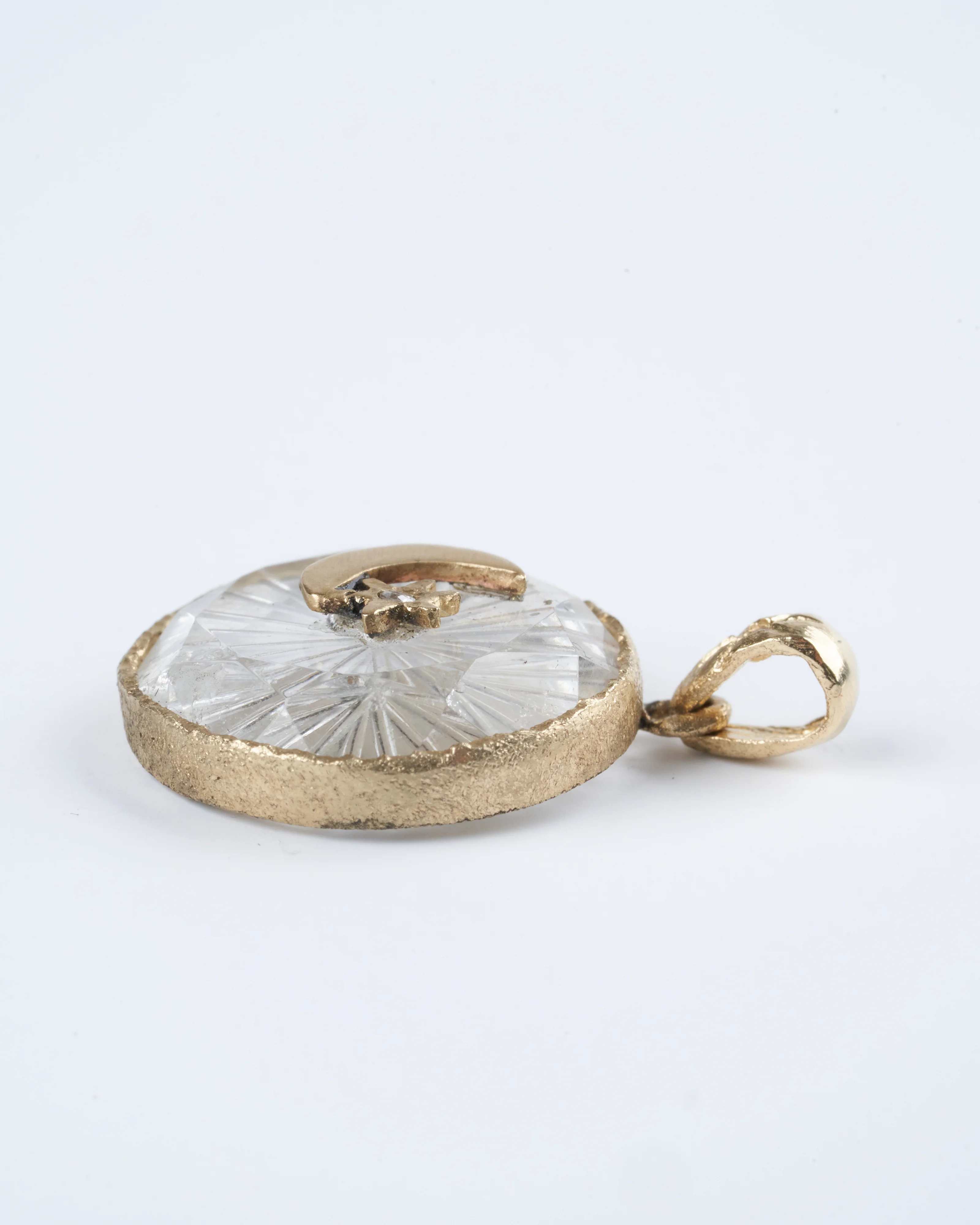 small round crescent star amulet - 14k yellow gold - Image 3