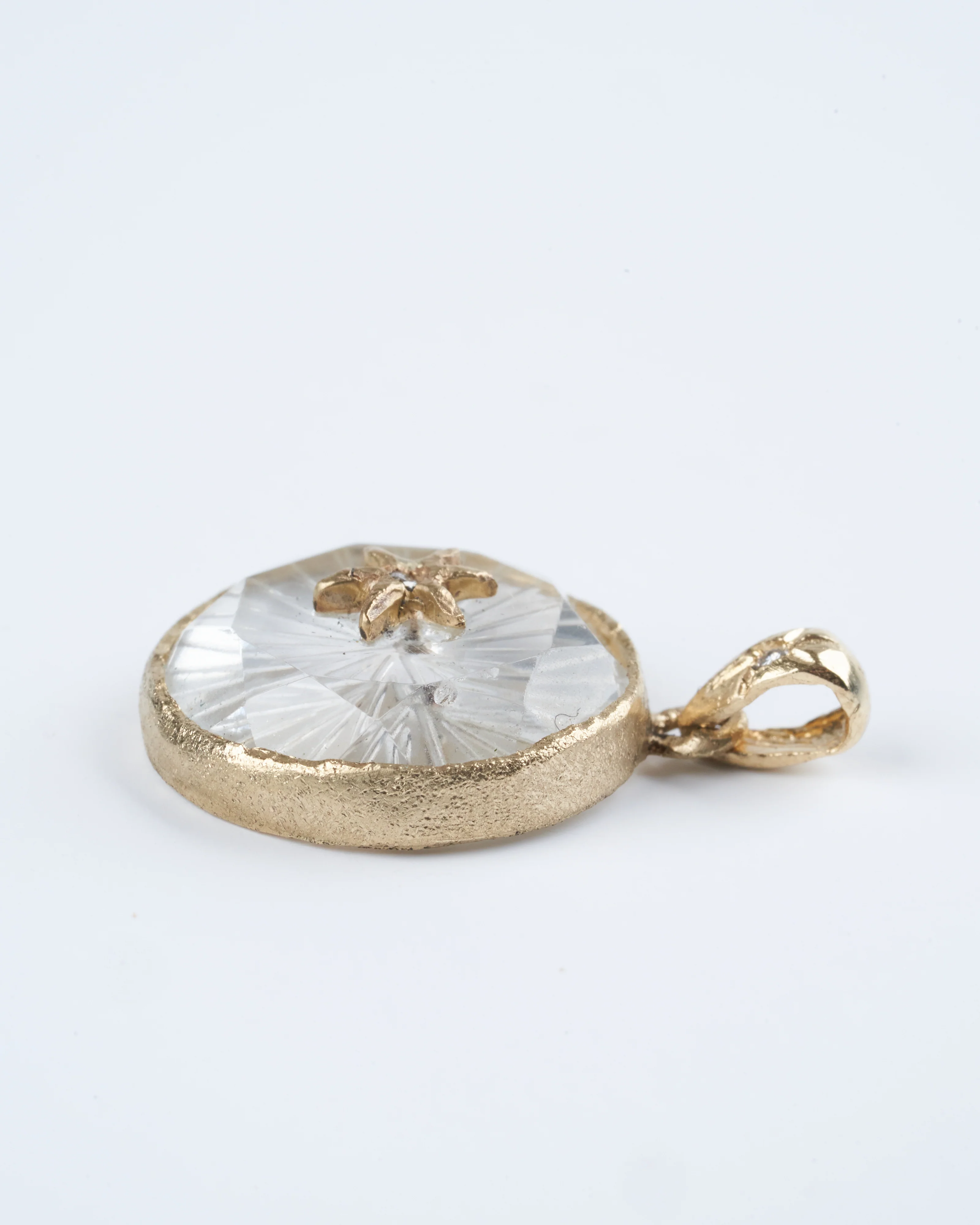 small round north star amulet - 14k yellow gold - Image 3