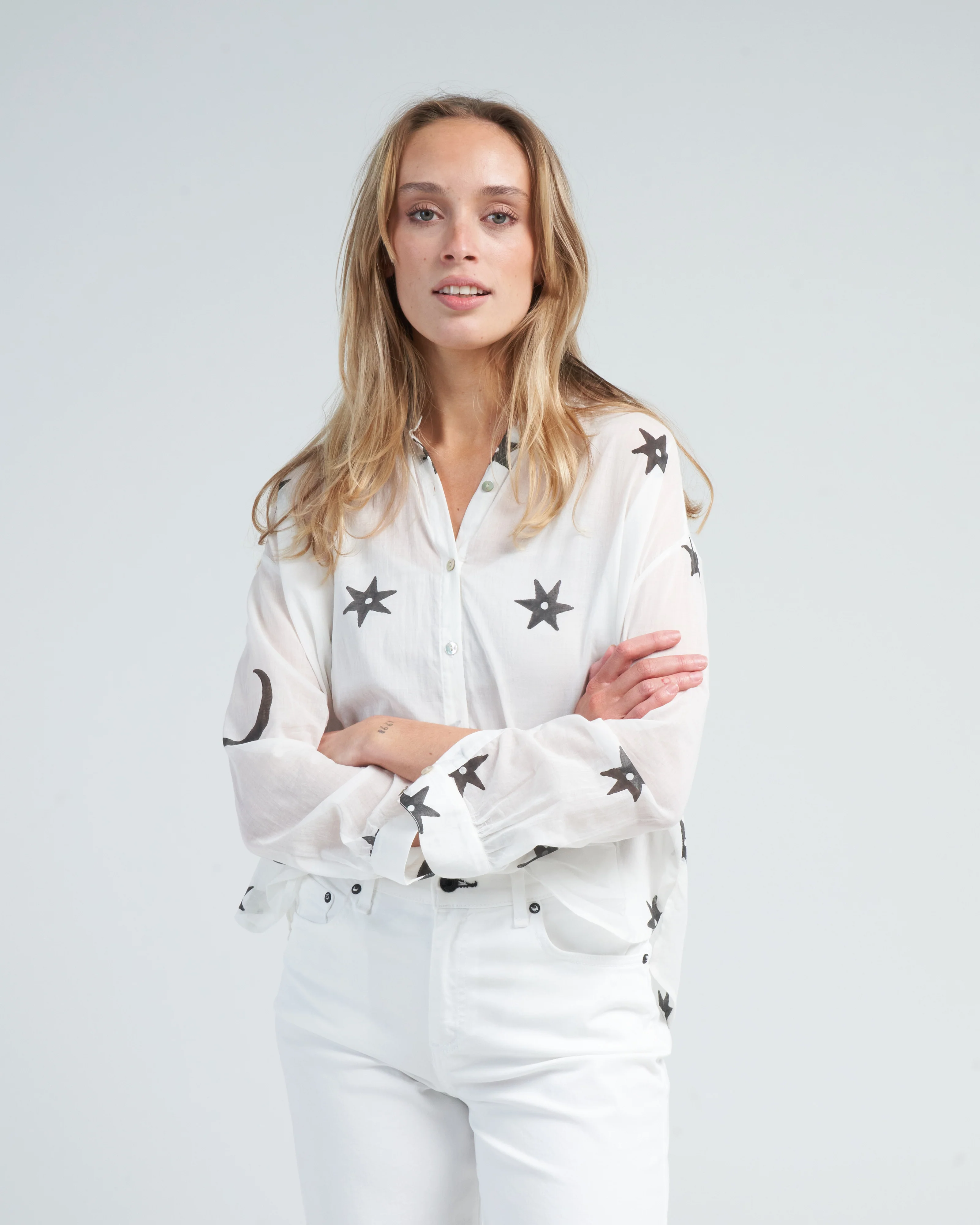 kiki stargazer shirt - white black star - Image 2