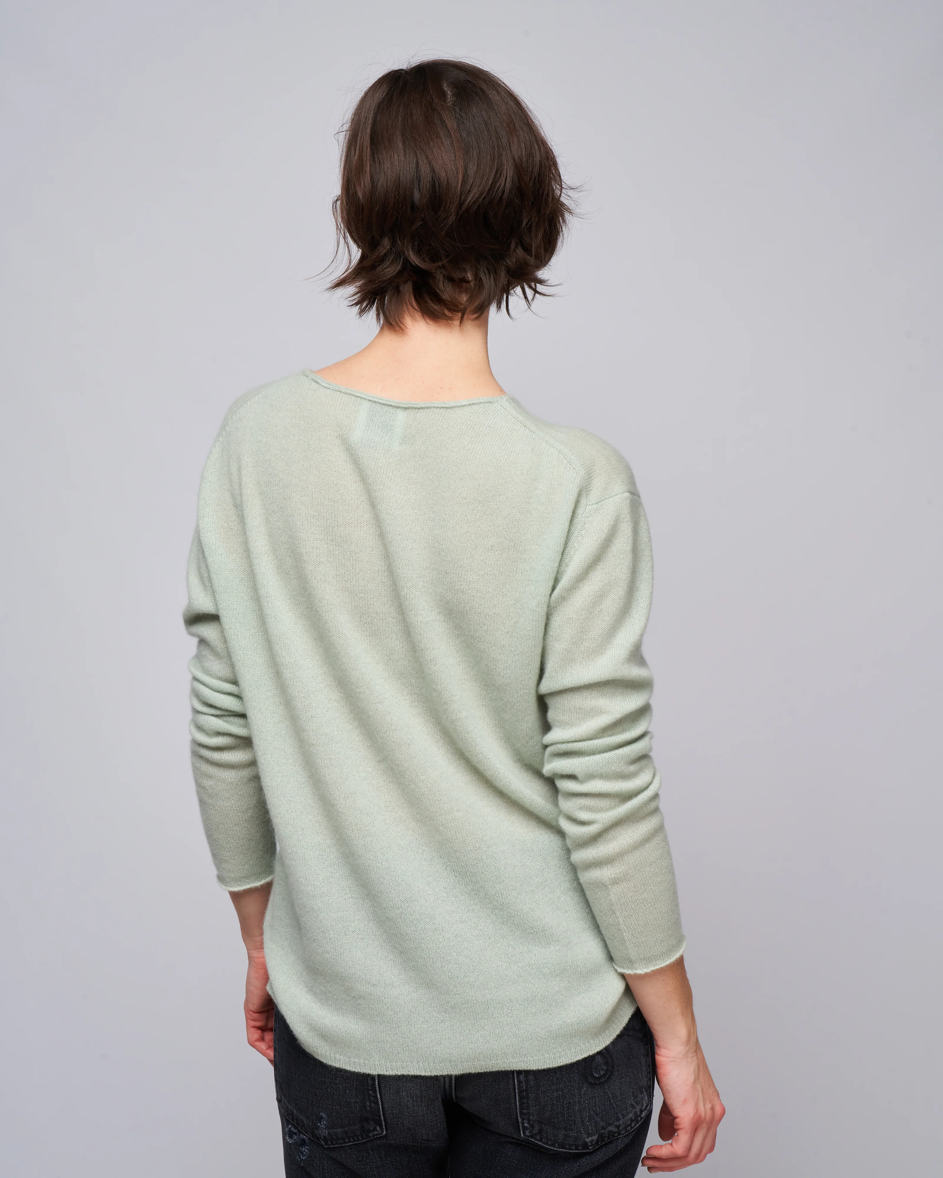 crewneck long sleeve sweater - light grey green - Image 4
