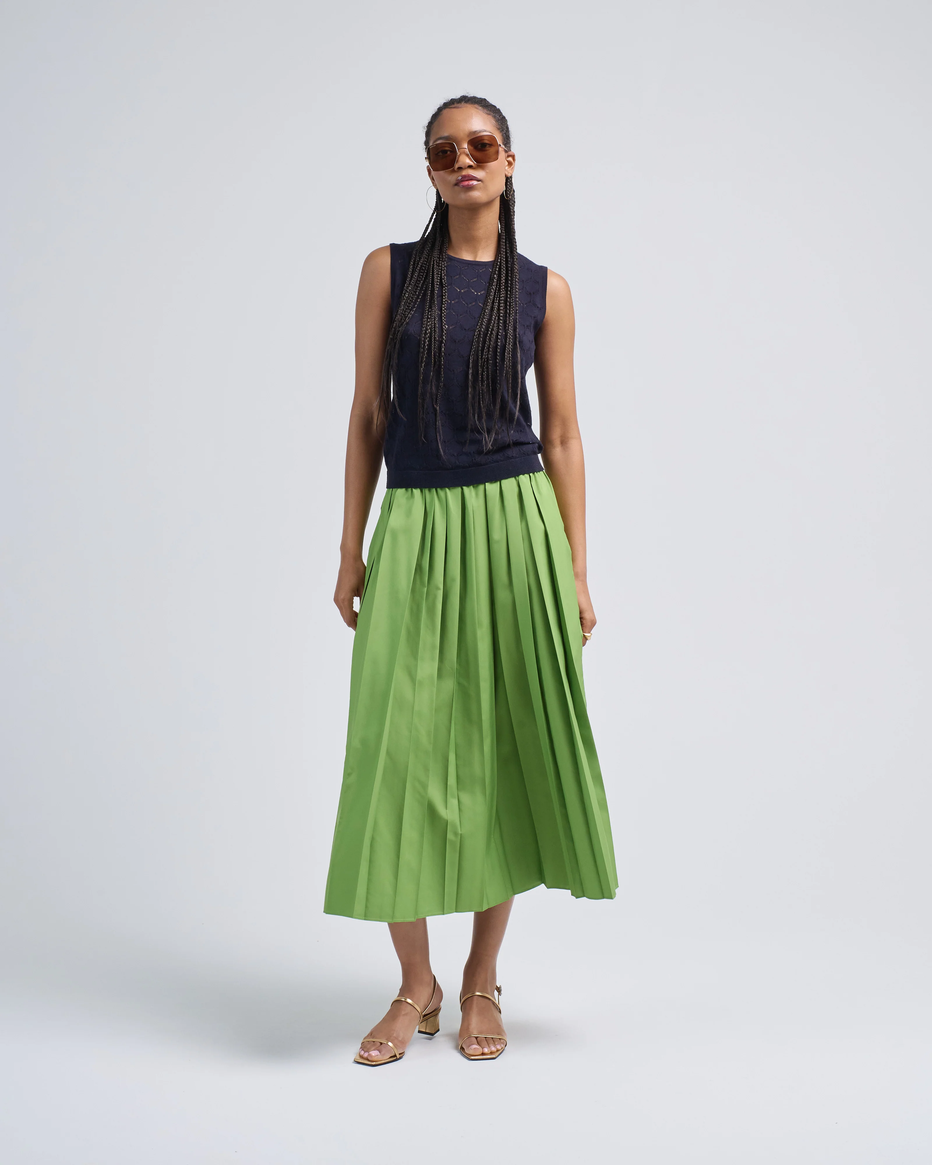 round neck sleeveless sweater - Image 2