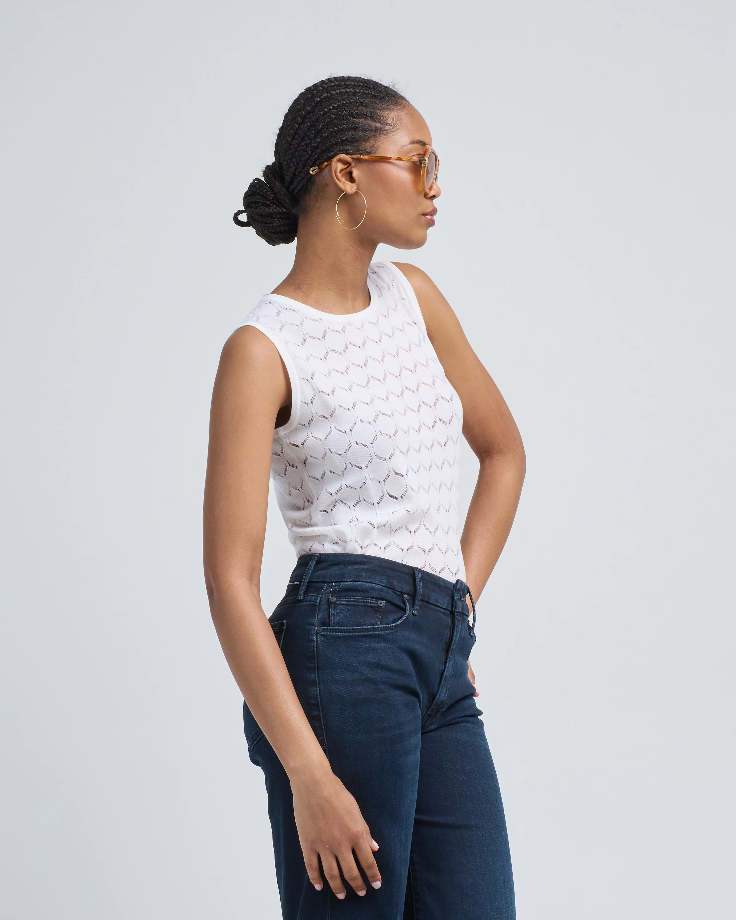 round neck sleeveless sweater - Image 2