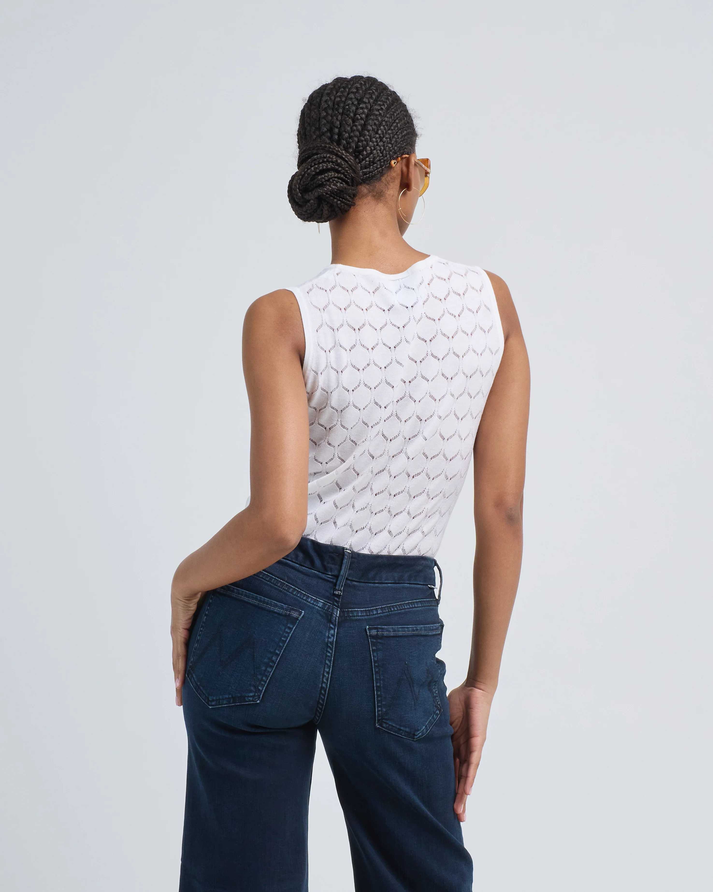 round neck sleeveless sweater - Image 3