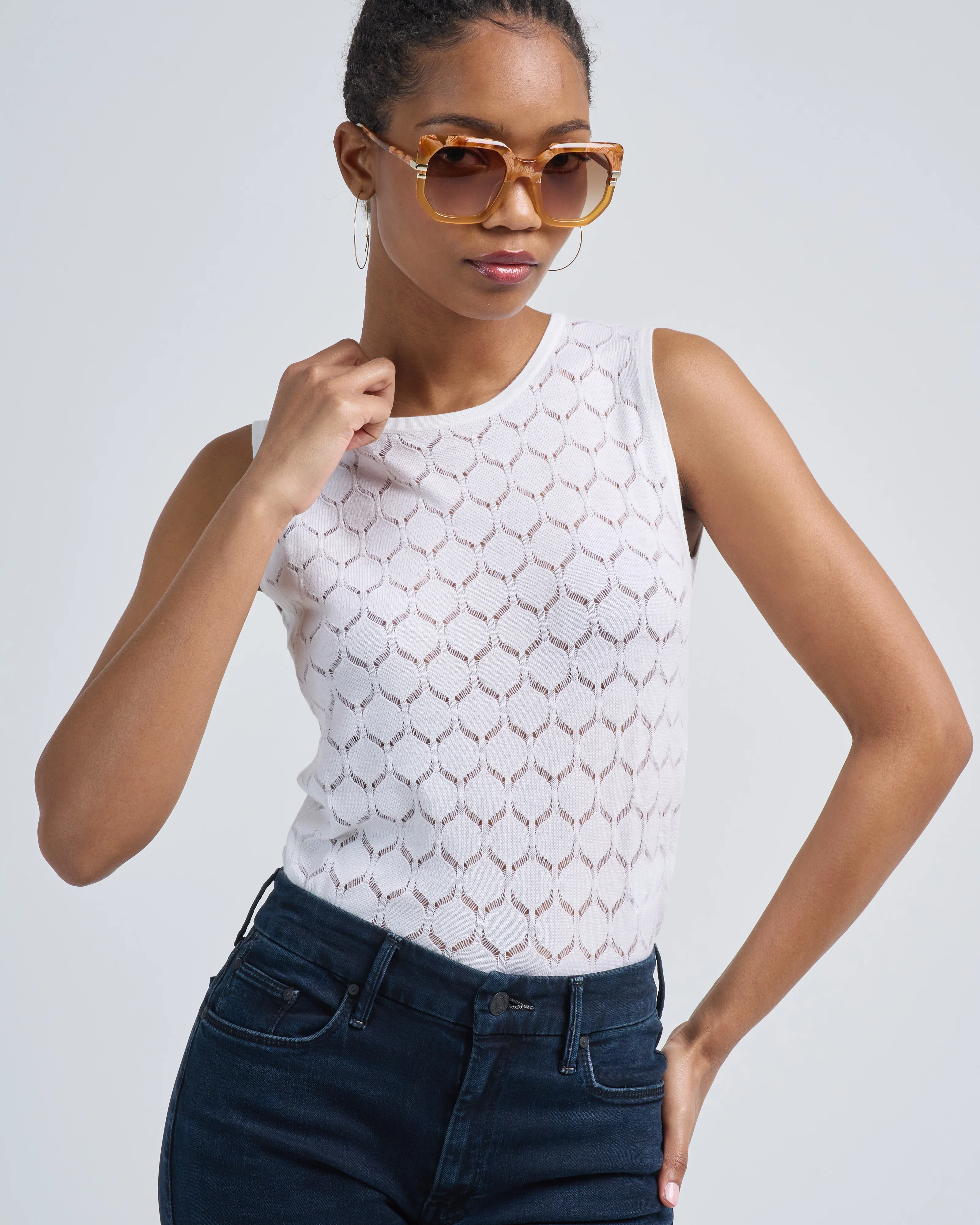 round neck sleeveless sweater - Image 4