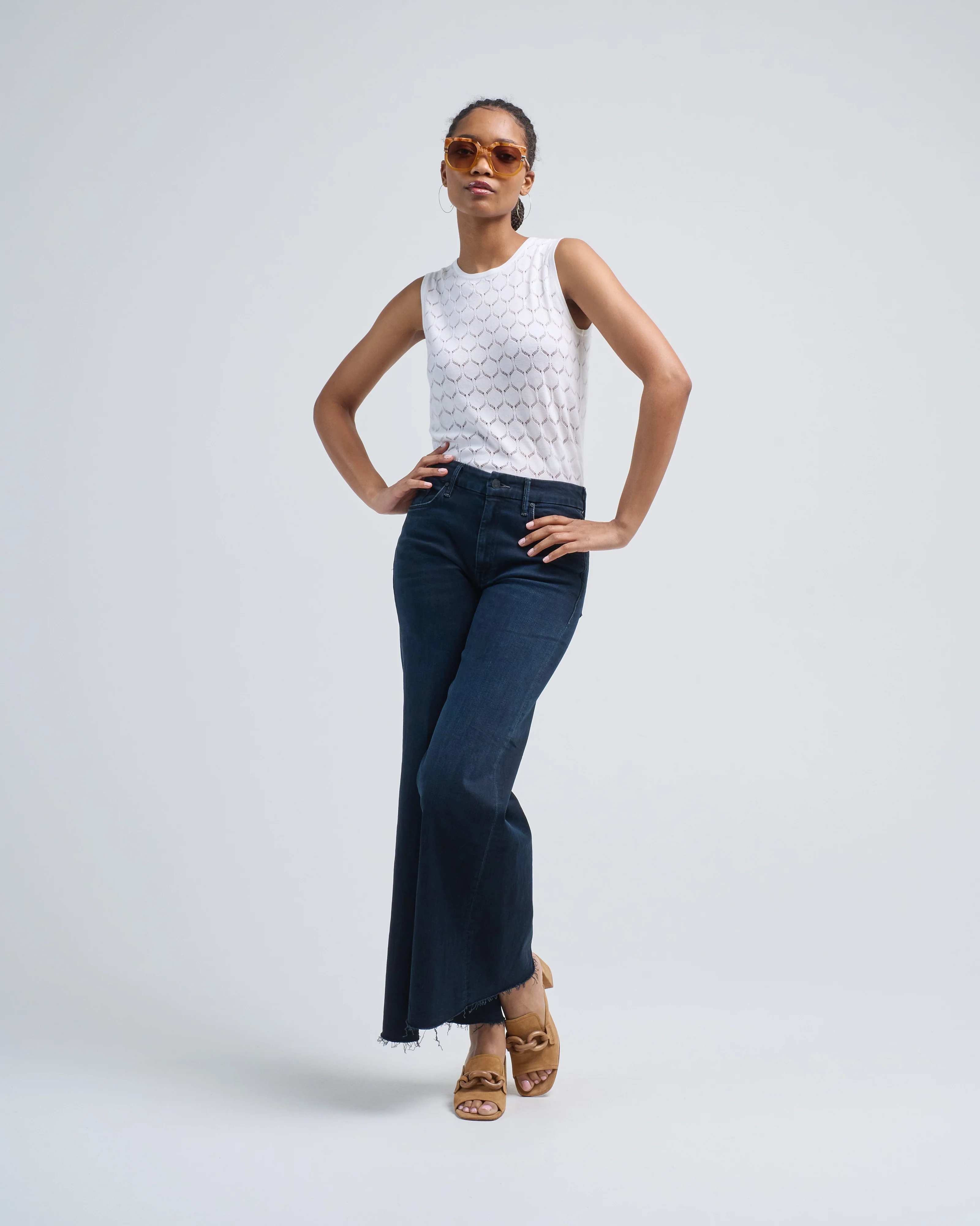 round neck sleeveless sweater - Image 5