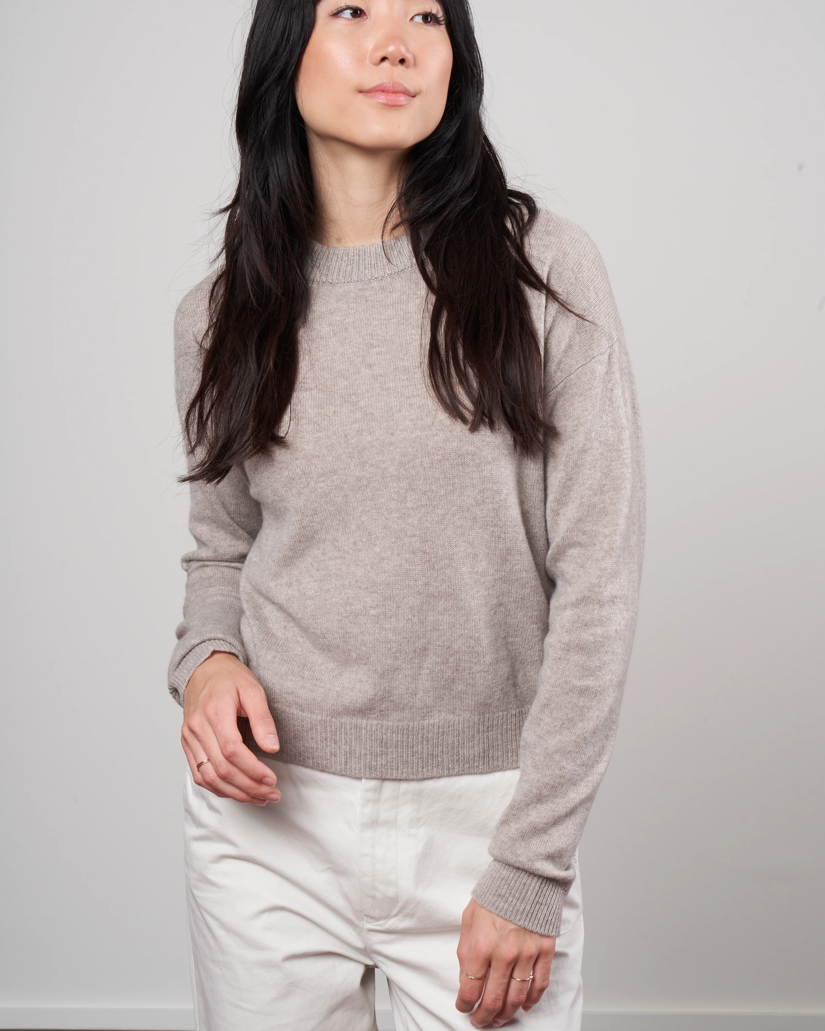 simple crew neck - pepper