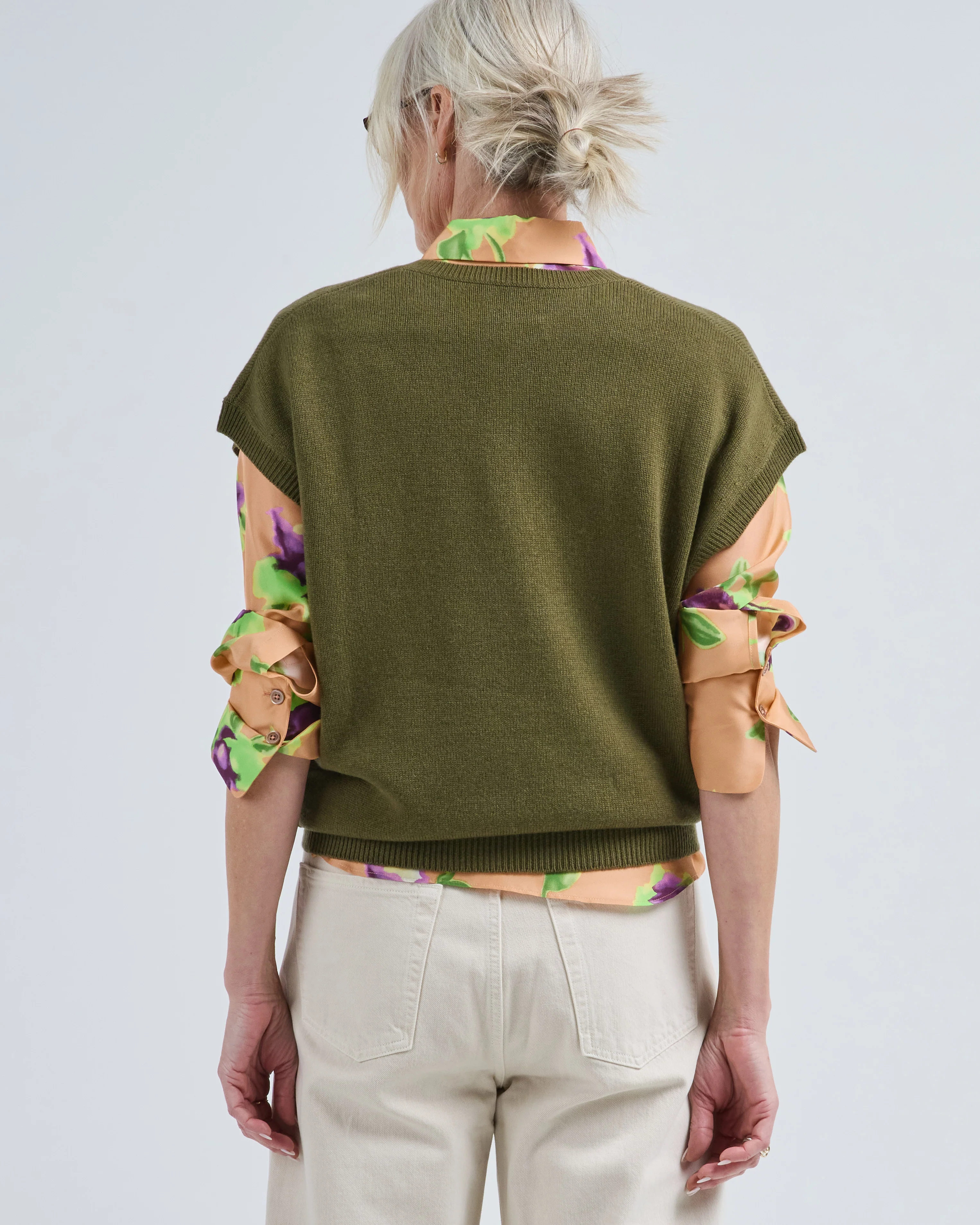 v sleeveless sweater - Image 4