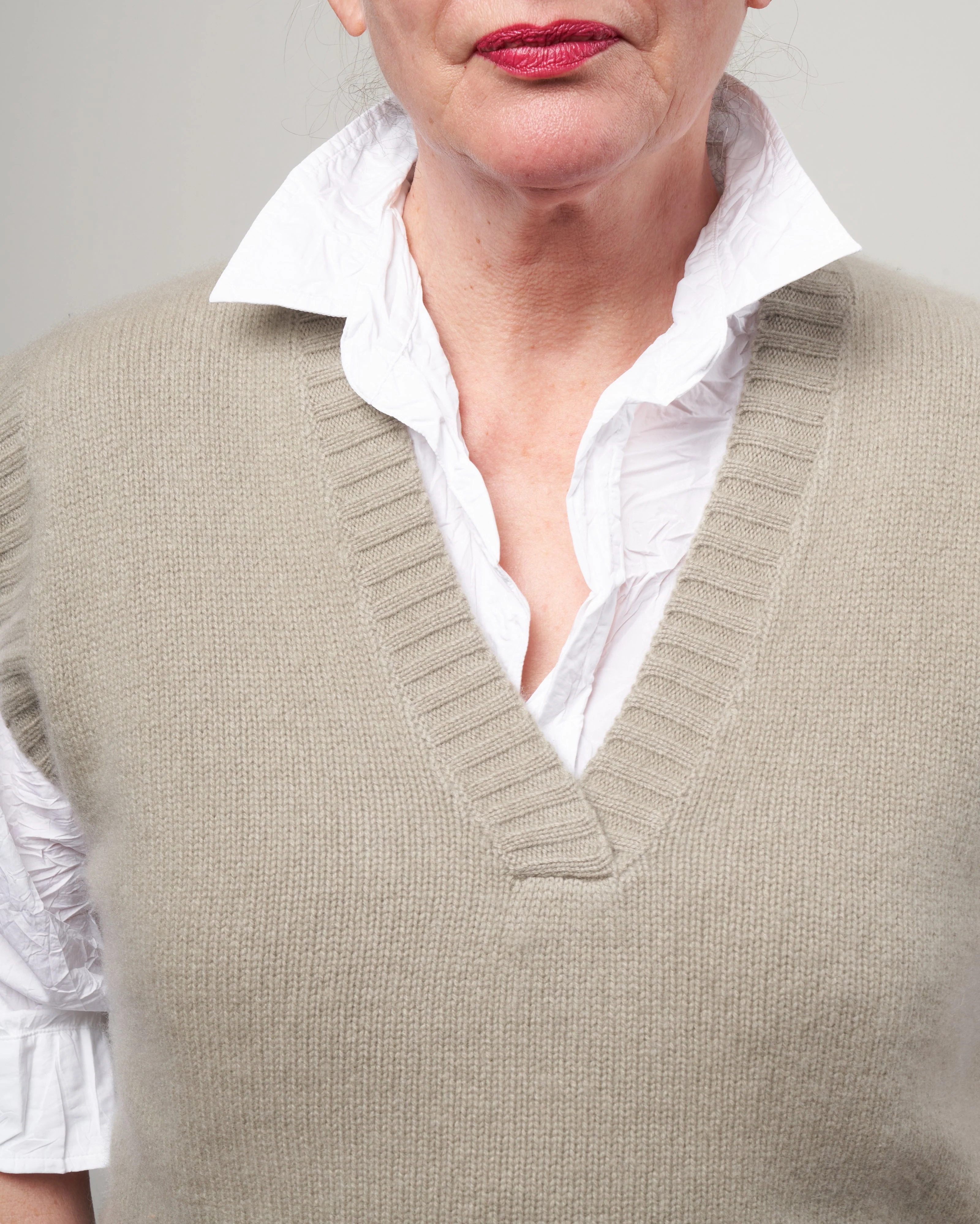 v-sweater - moos - Image 5