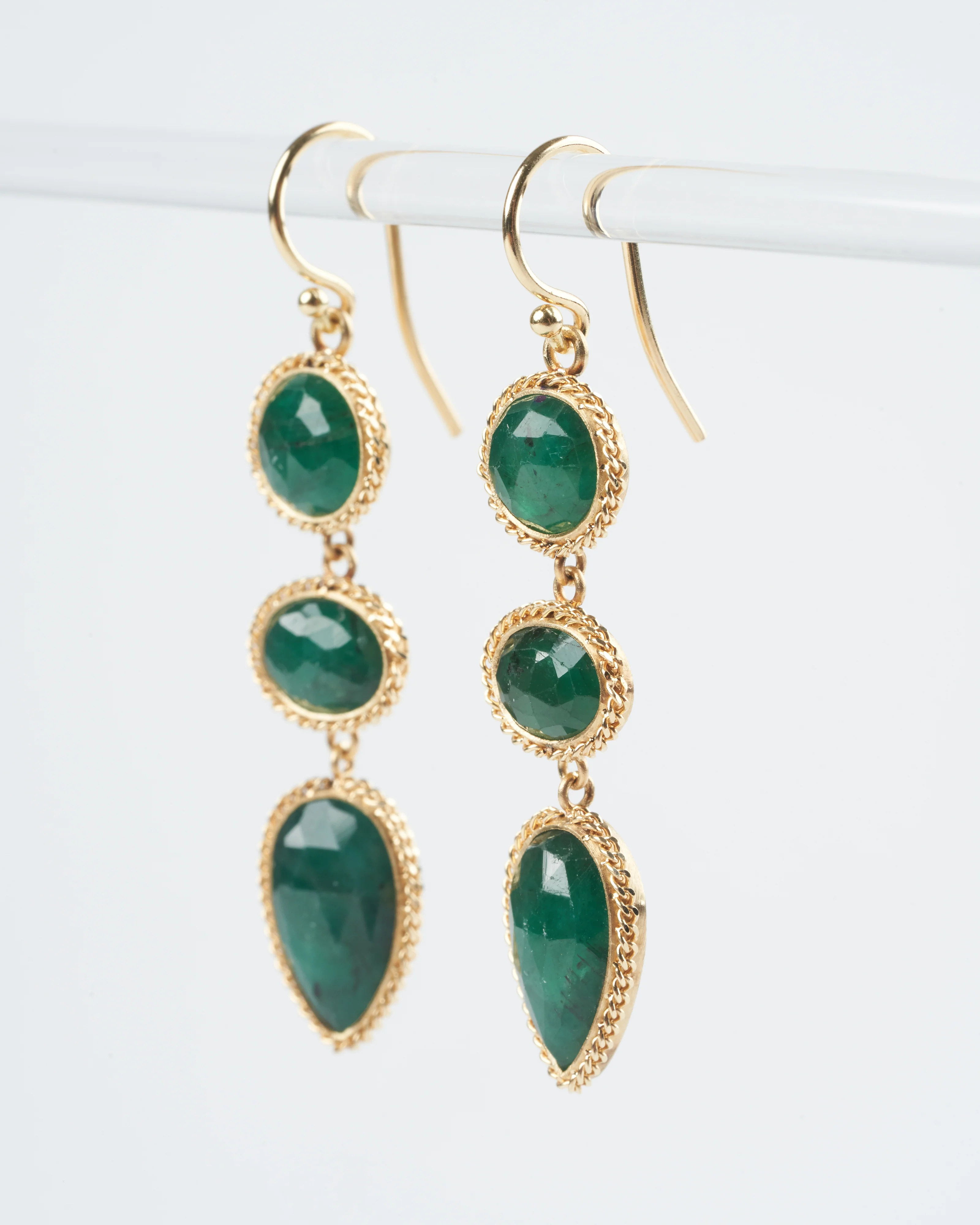 emerald drop earrings - green/ gold - Image 4