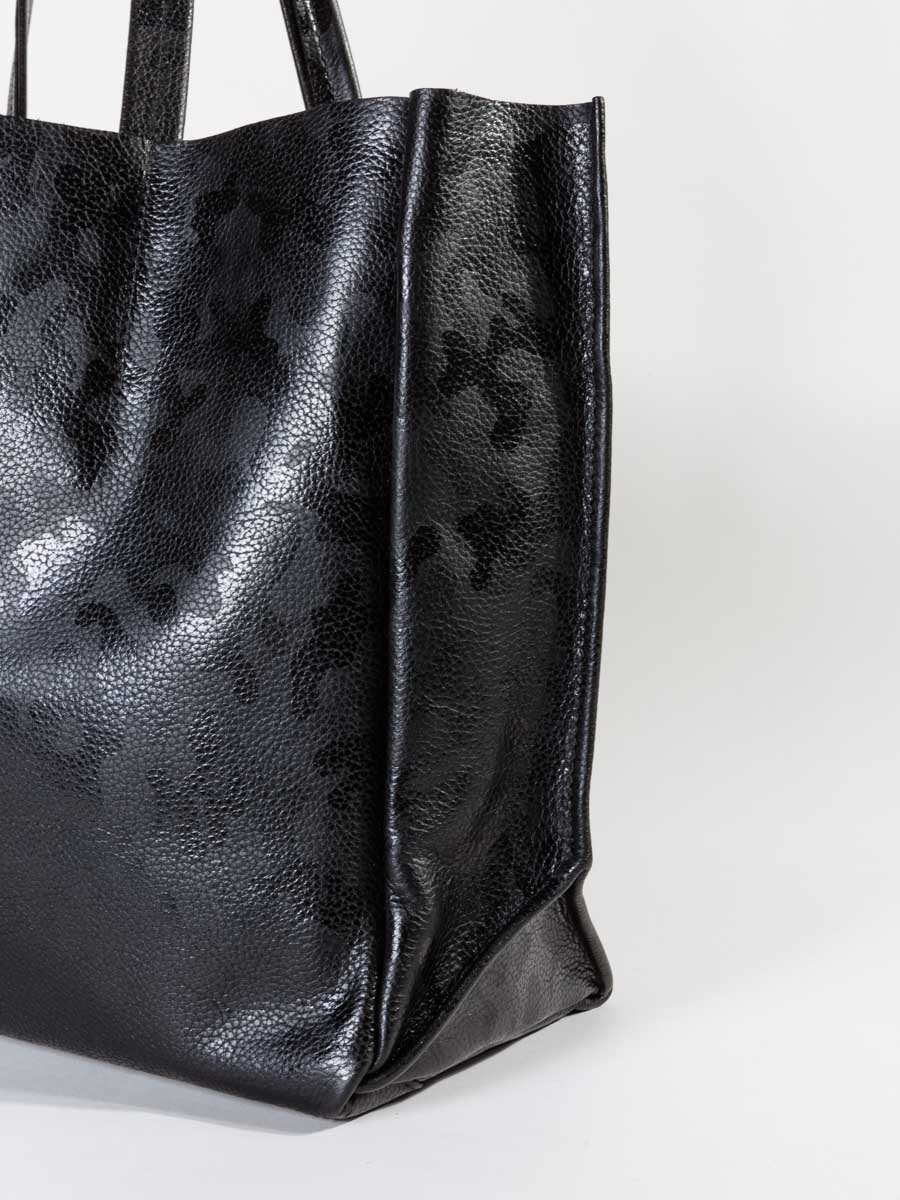 sideways tote - black camo - Image 5