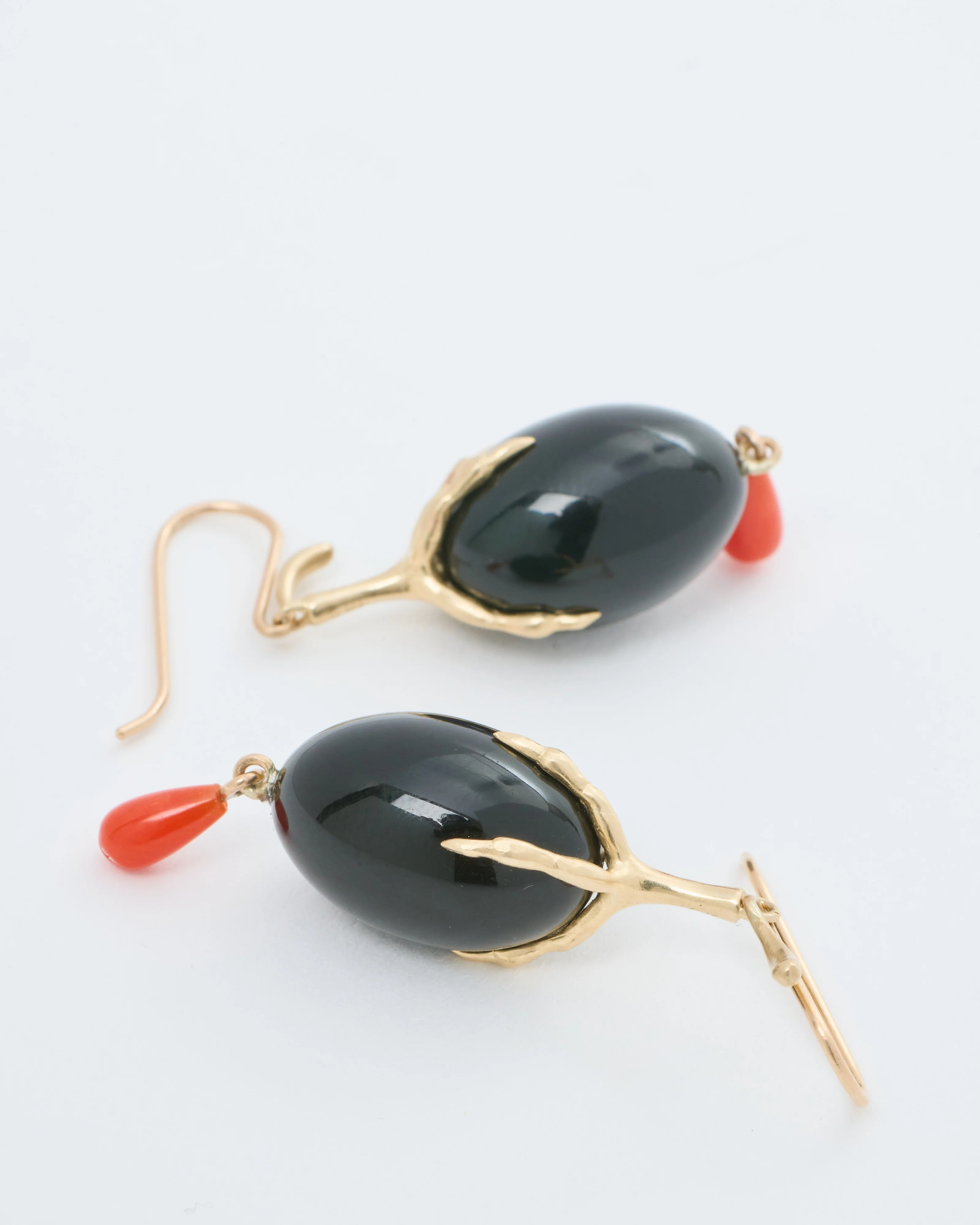 gold claw with onyx qual egg earrings - Image 2