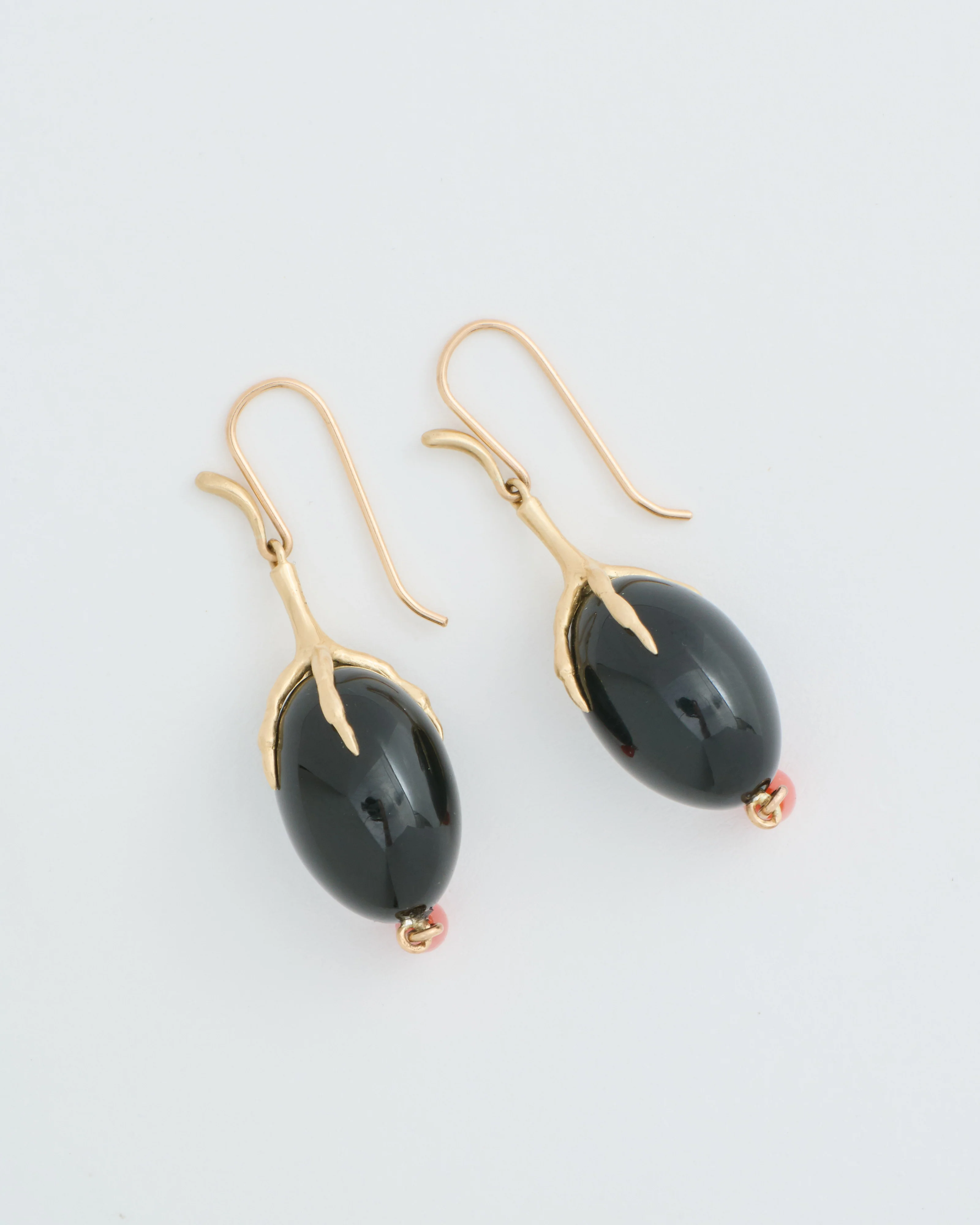 gold claw with onyx qual egg earrings - Image 3