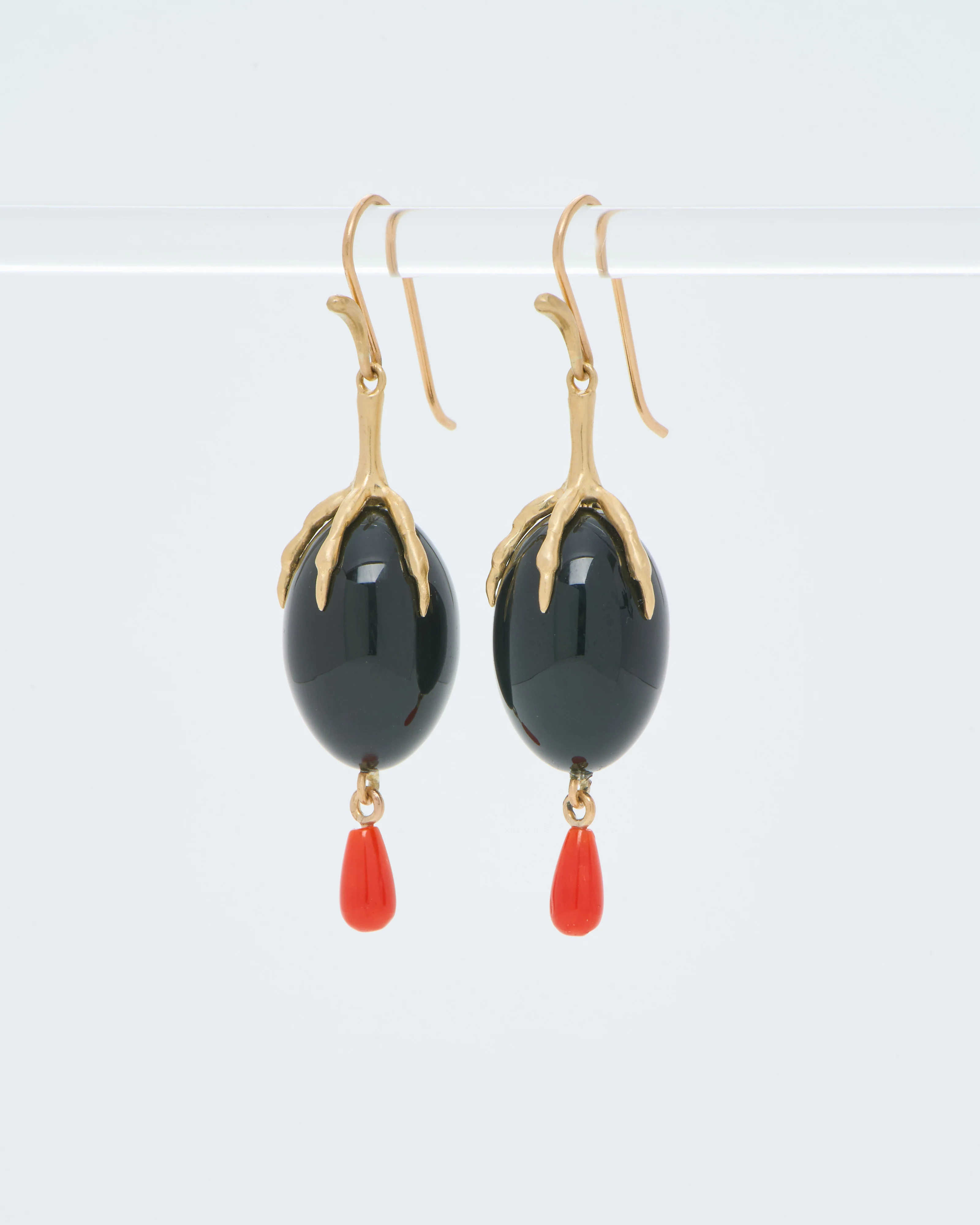 gold claw with onyx qual egg earrings - Image 5