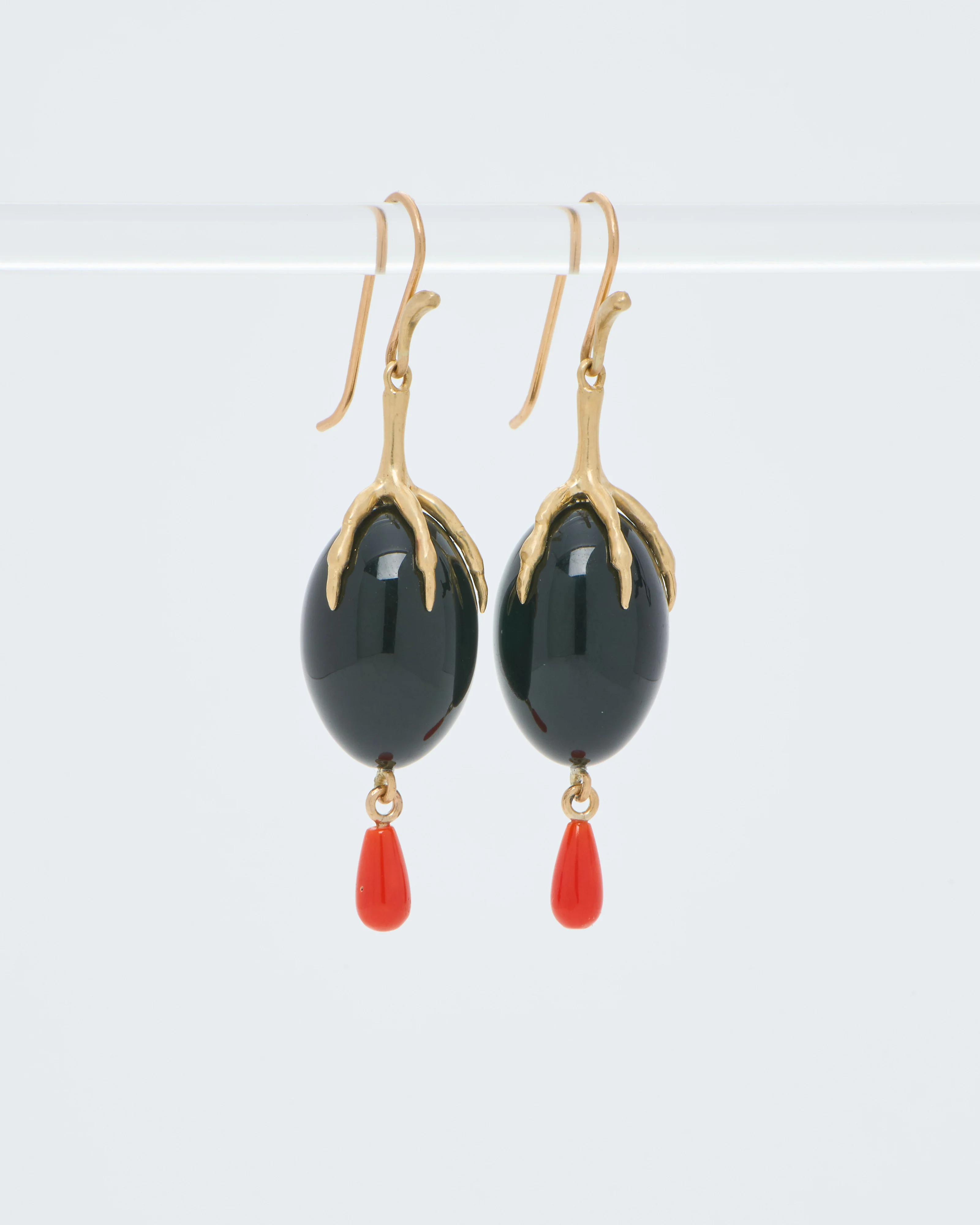 gold claw with onyx qual egg earrings - Image 6