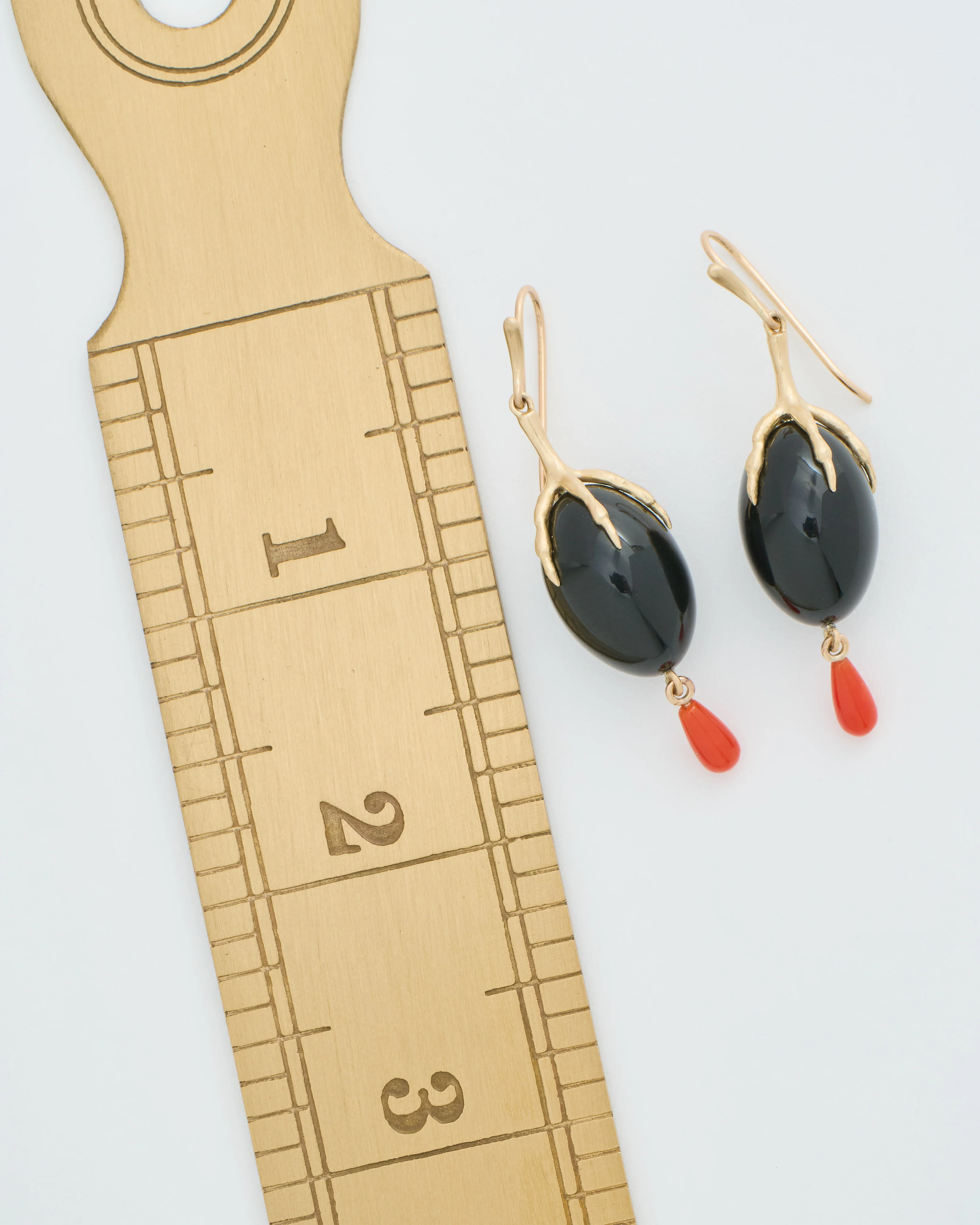gold claw with onyx qual egg earrings - Image 7