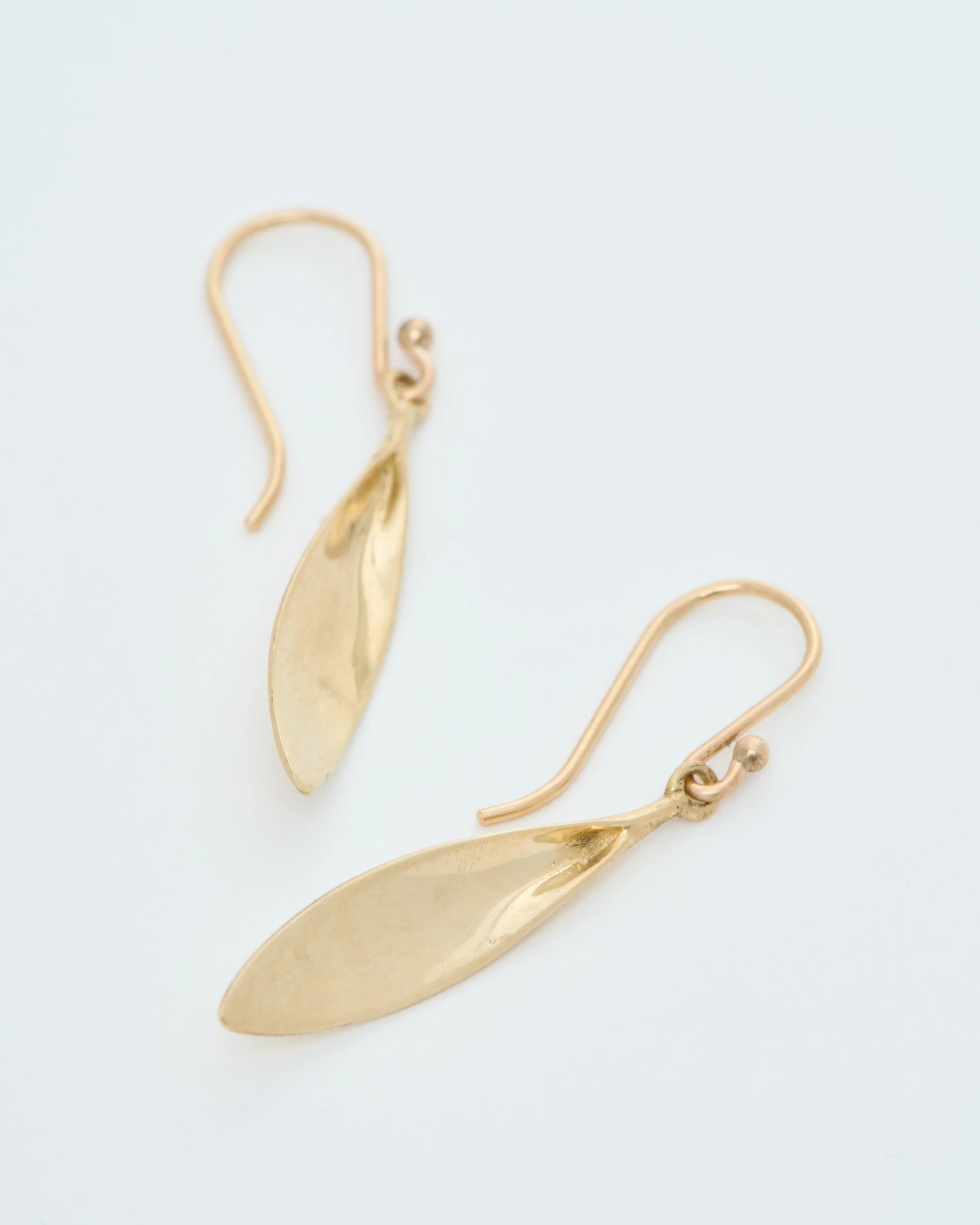 gold daisy petal earrings - Image 4