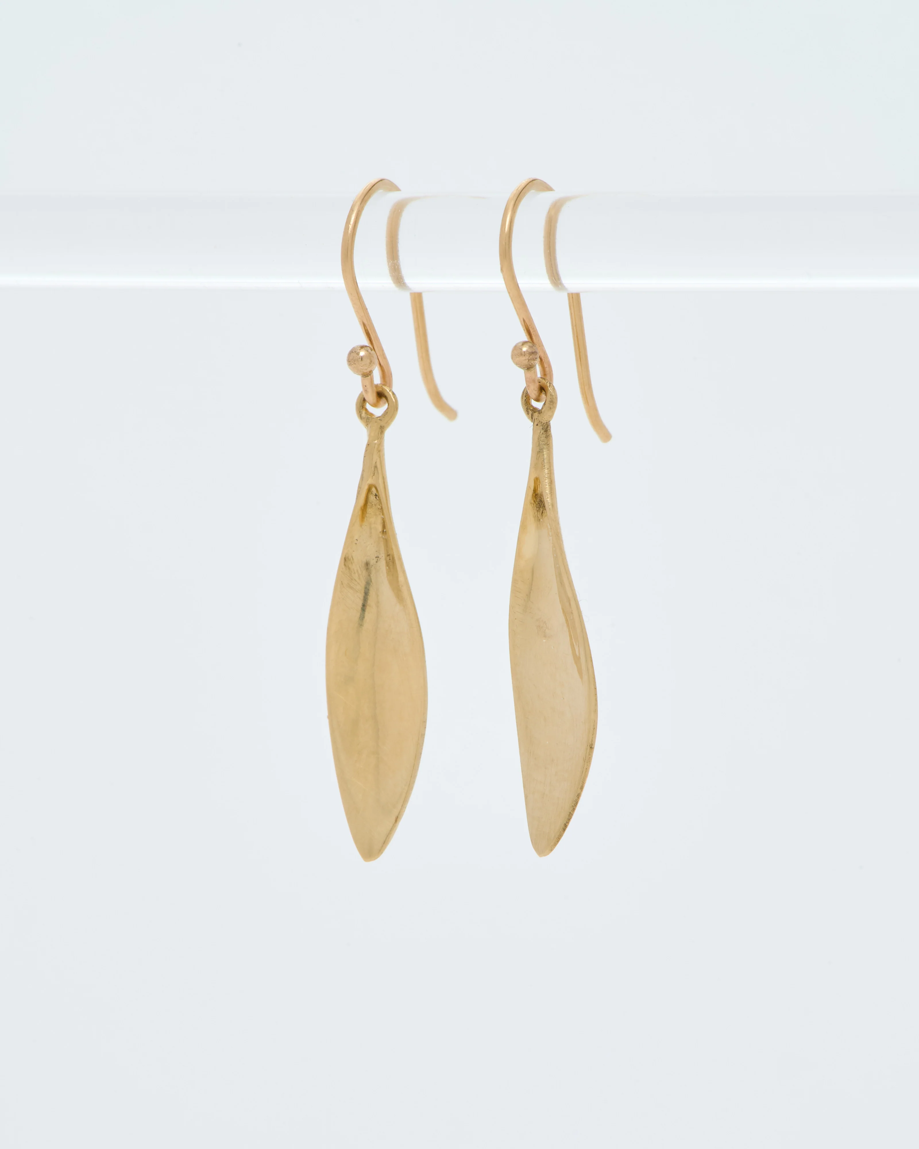 gold daisy petal earrings - Image 6