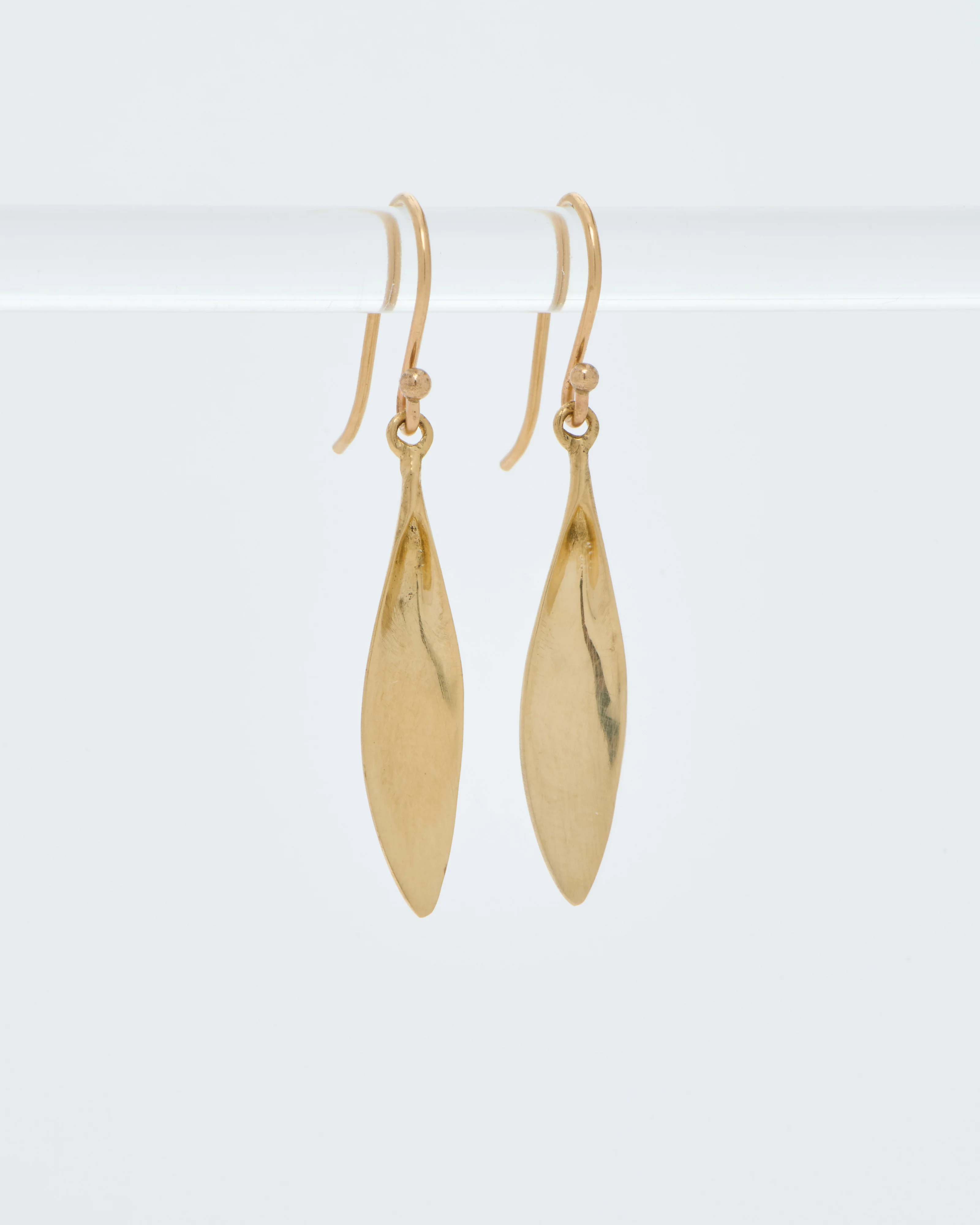 gold daisy petal earrings - Image 7