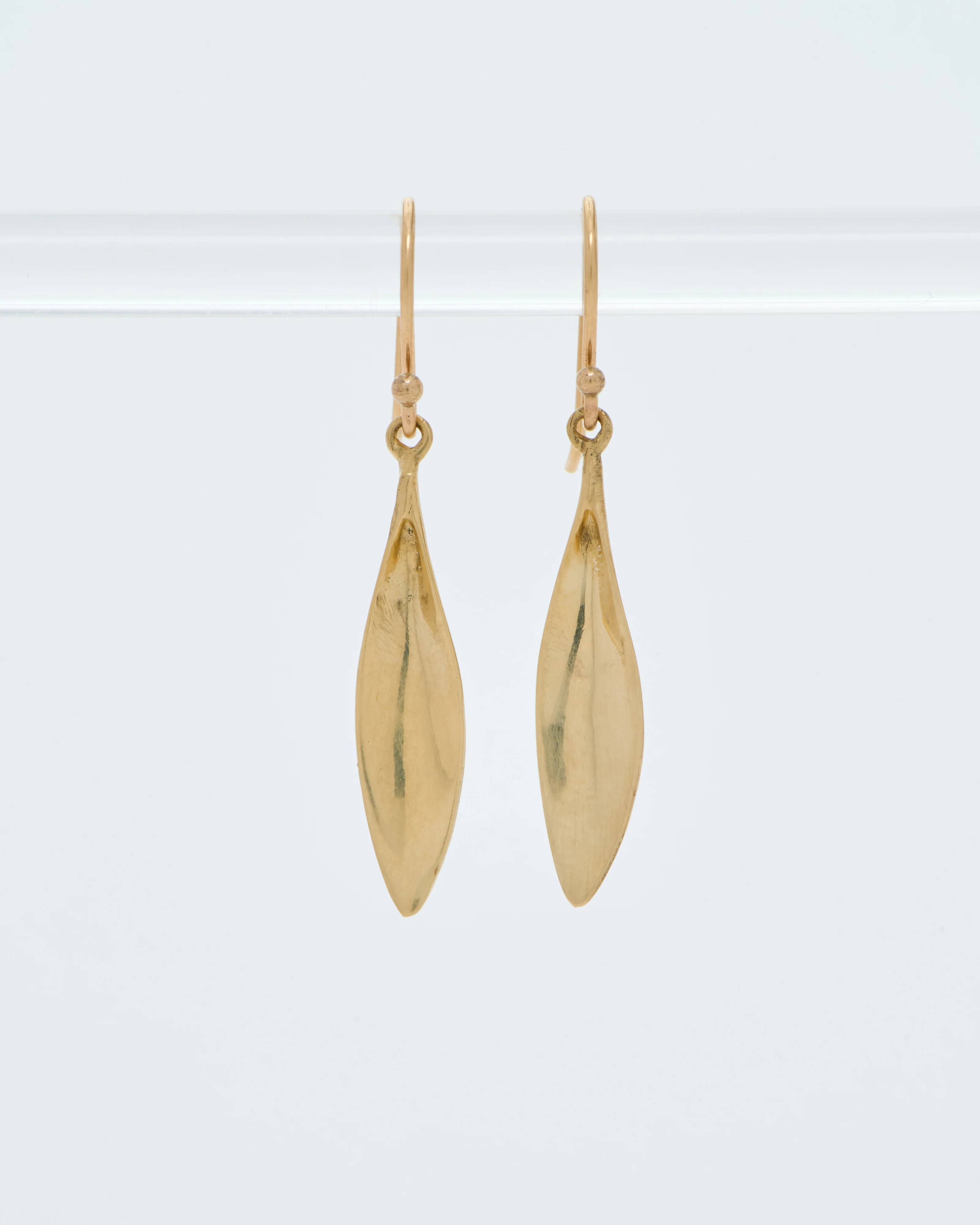 gold daisy petal earrings - Image 8