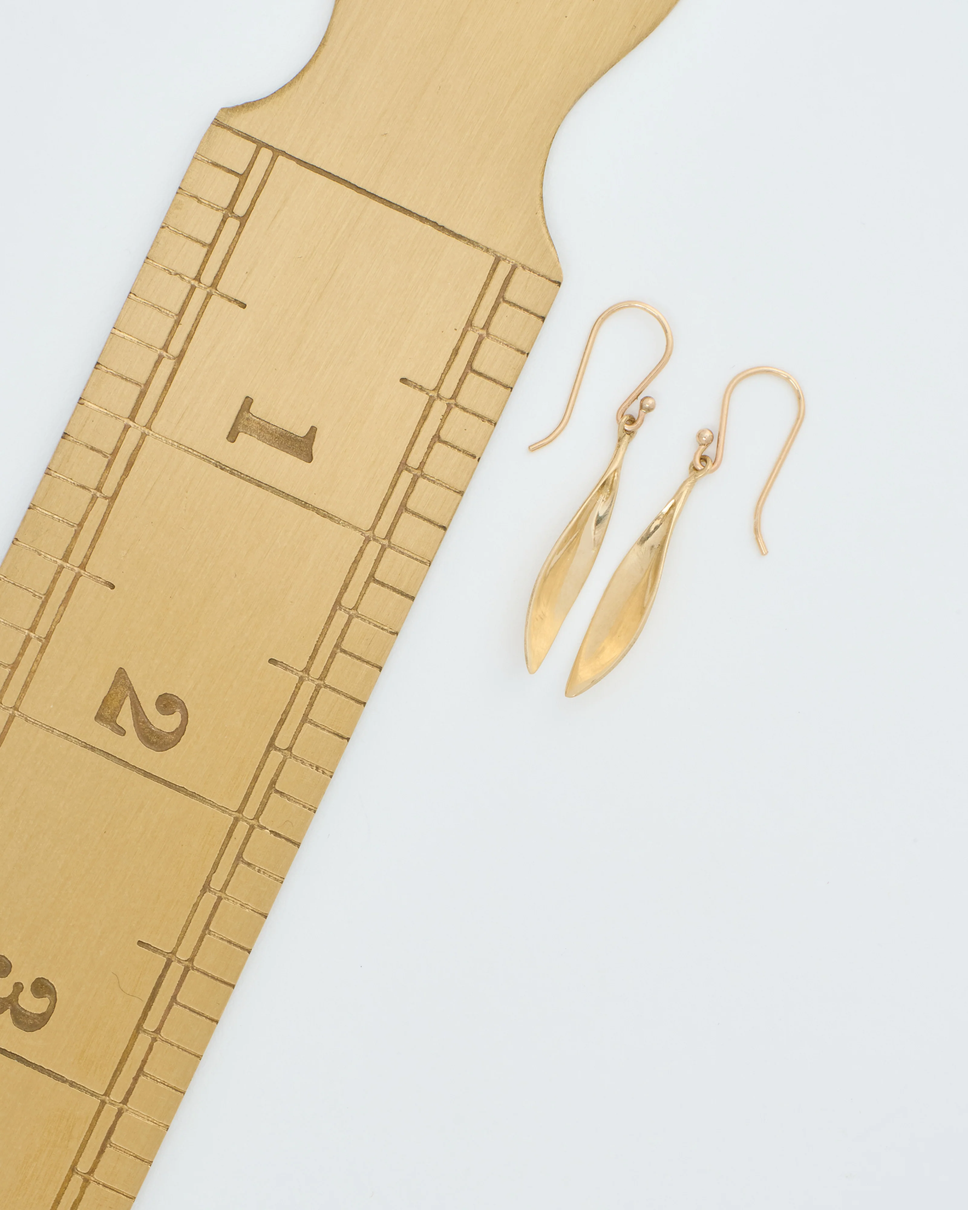 gold daisy petal earrings - Image 9