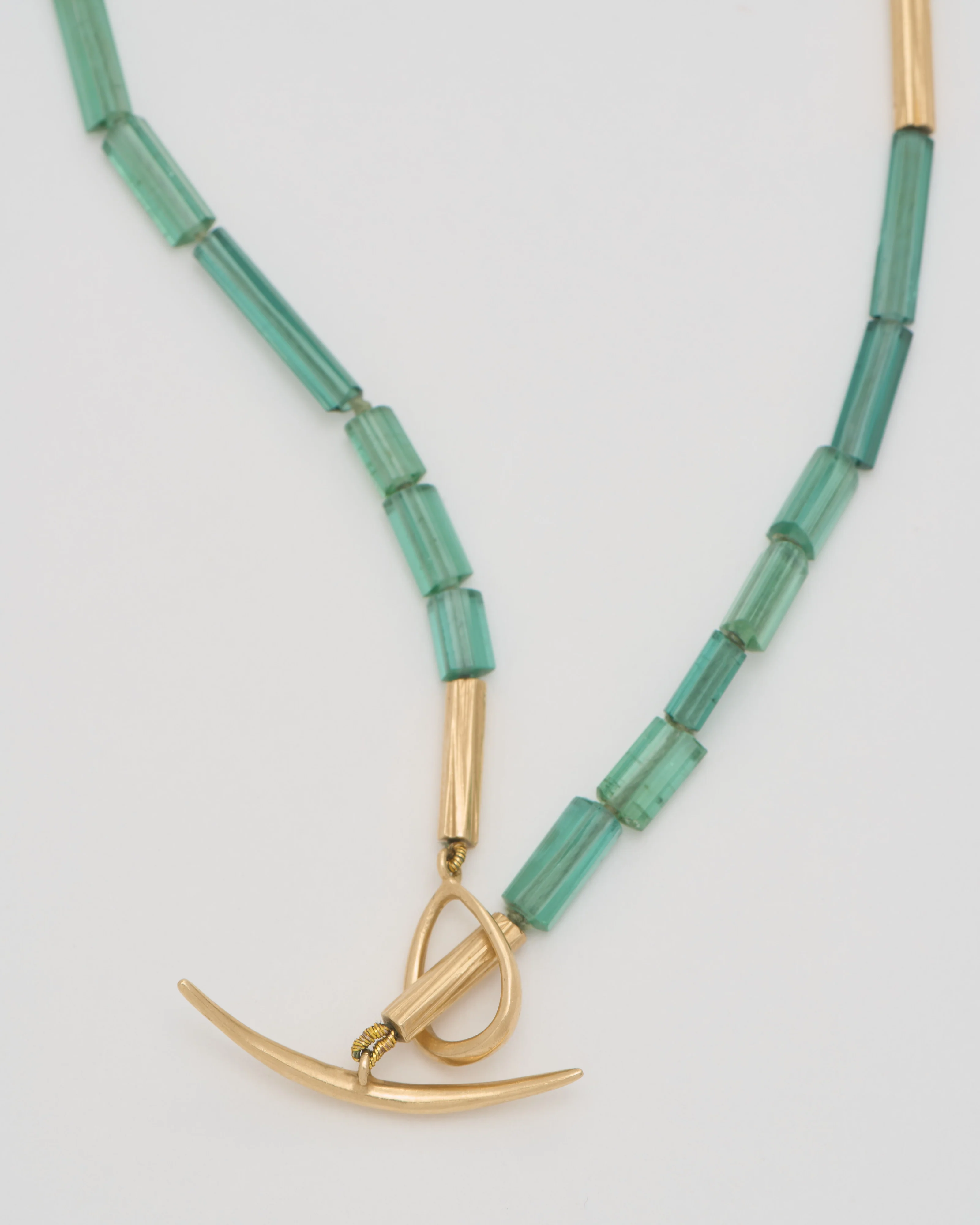 green tourmaline reed short strand necklace - Image 3