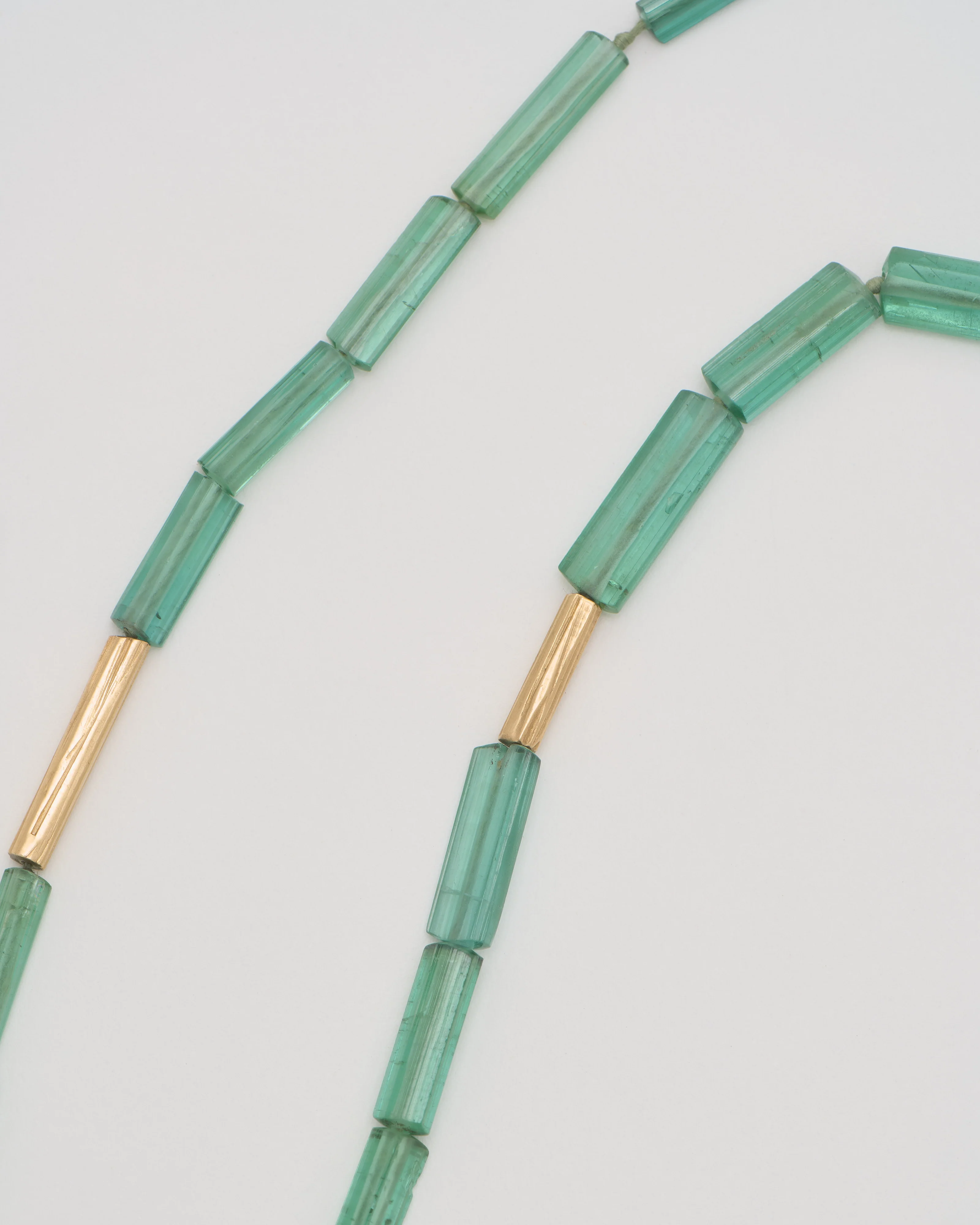 green tourmaline reed short strand necklace - Image 4